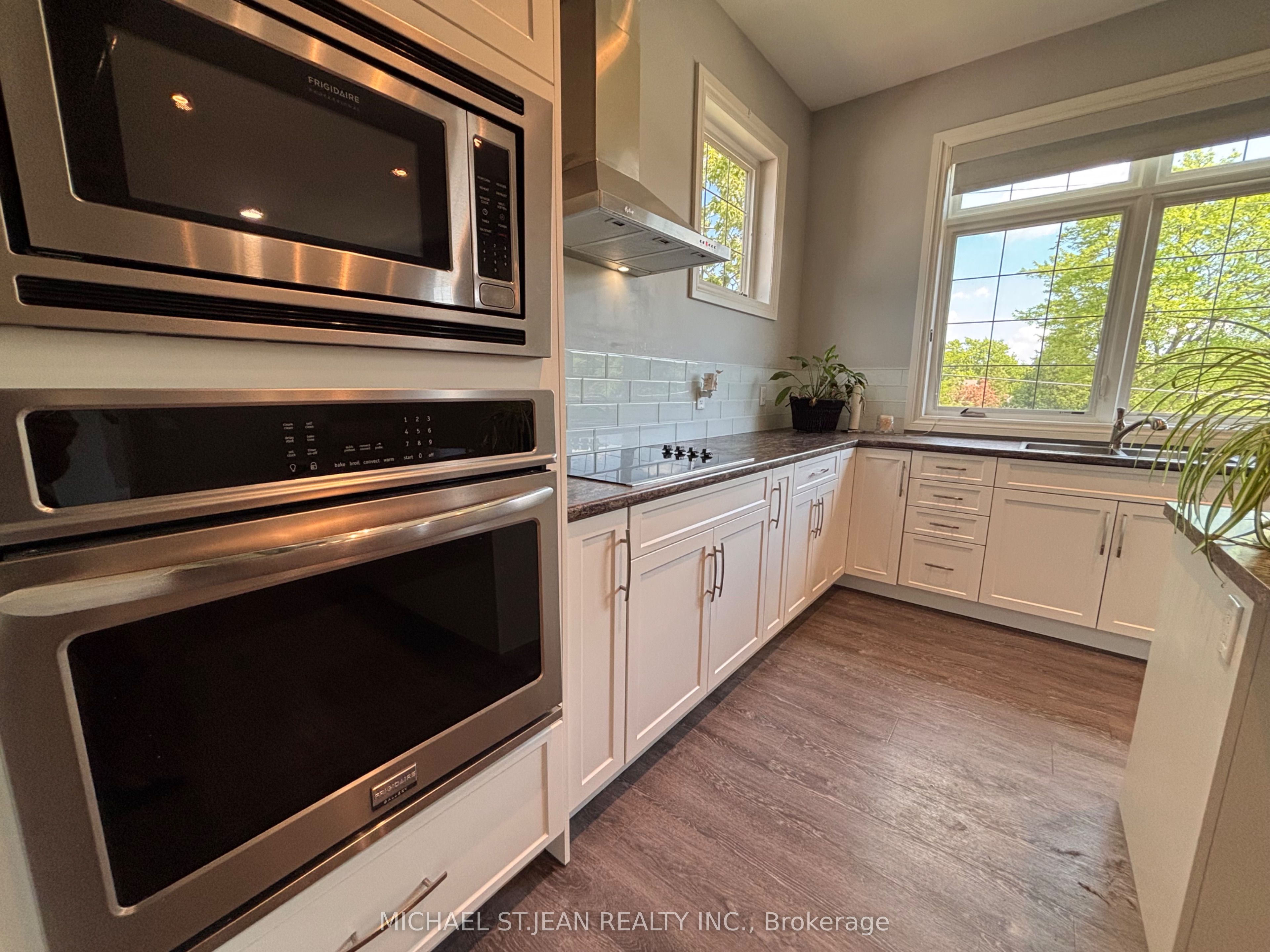 71 Wilson Street E, Hamilton, ON L9G 2B3 photo 3
