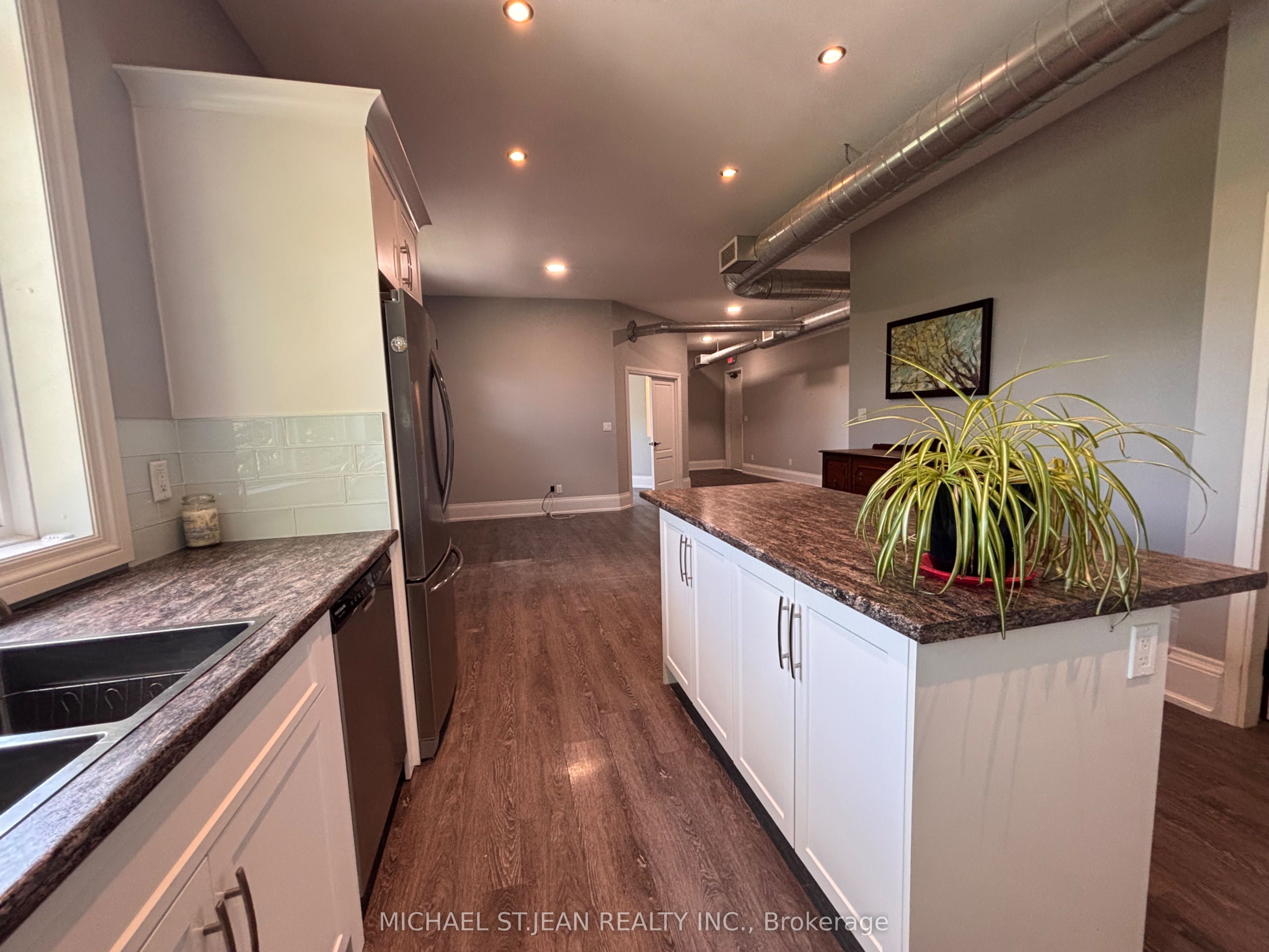 71 Wilson Street E, Hamilton, ON L9G 2B3 photo 4
