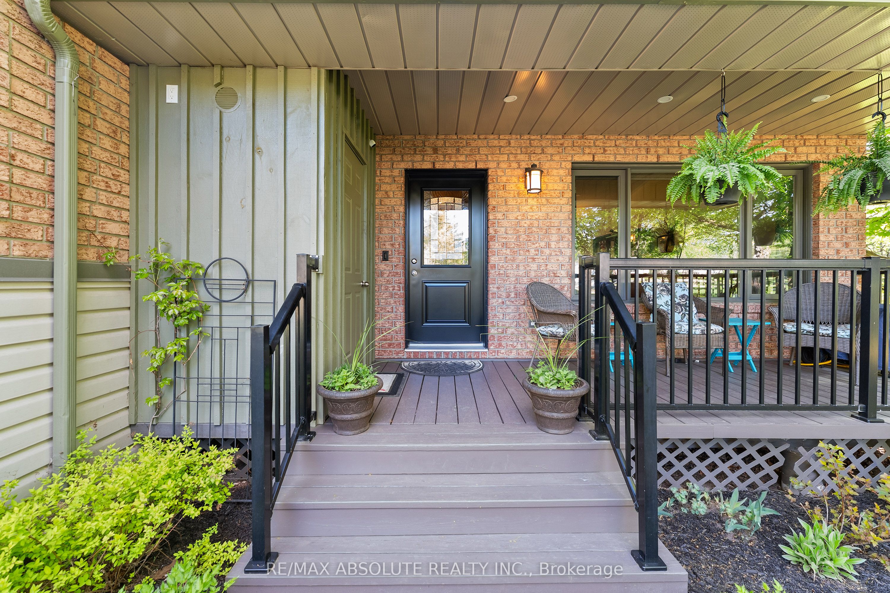 864 Centre Street, McNab/Braeside, ON K0A 1G0 photo 2