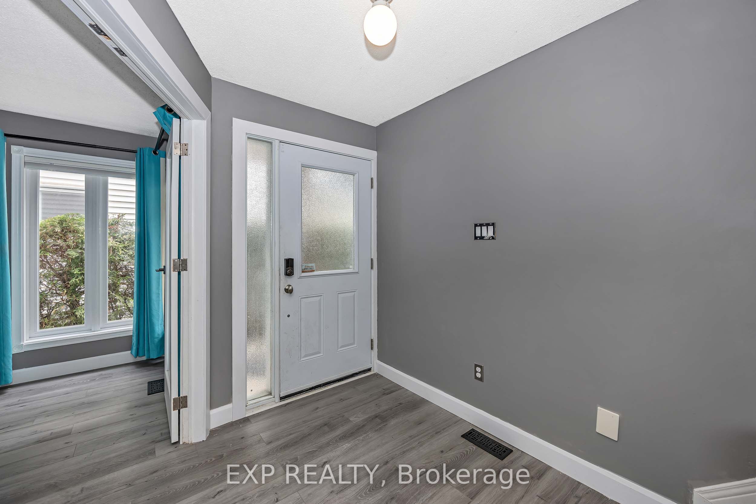 1797 Belval Crescent, Orleans - Convent Glen and Area, ON K1C 6J6 photo 2