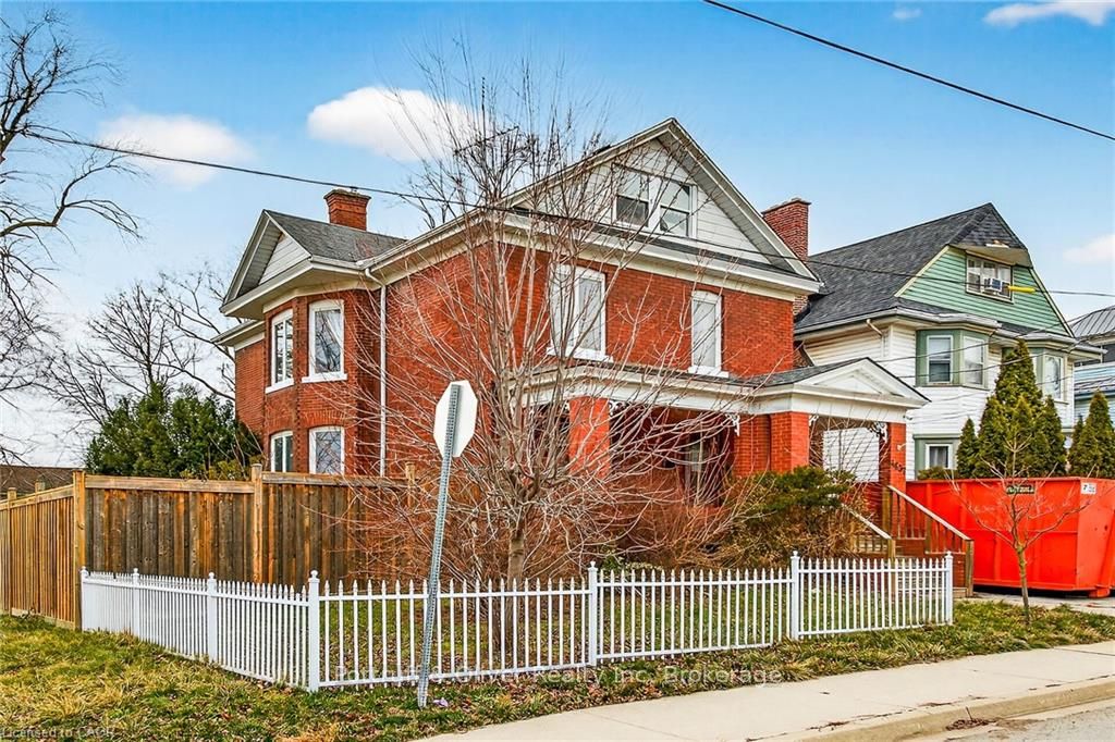 4637 Ellis Street, Niagara Falls, ON L2E 1H8 photo 2