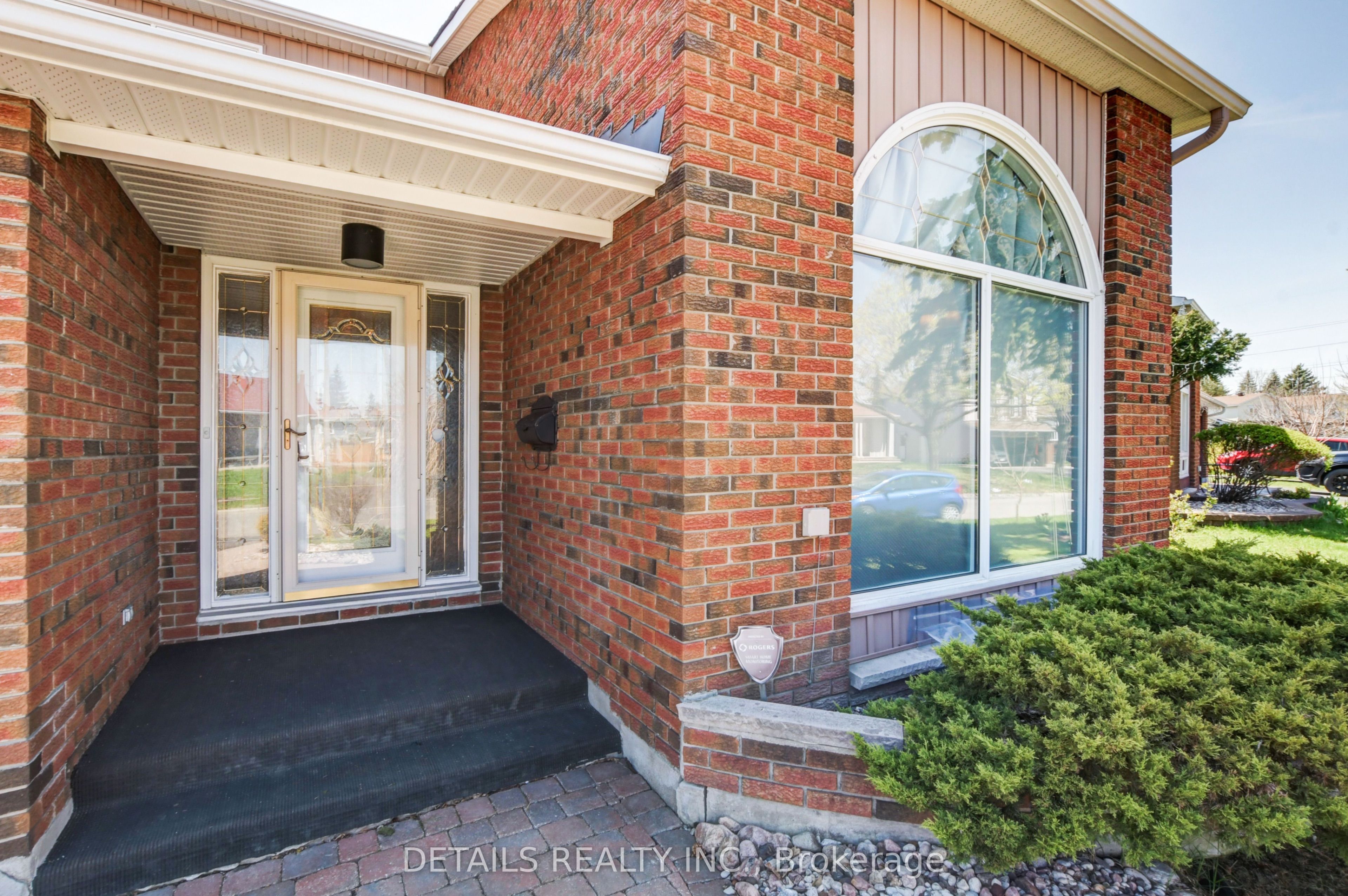 4388 Whittaker Crescent, Cyrville - Carson Grove - Pineview, ON K1B 4P2 photo 2