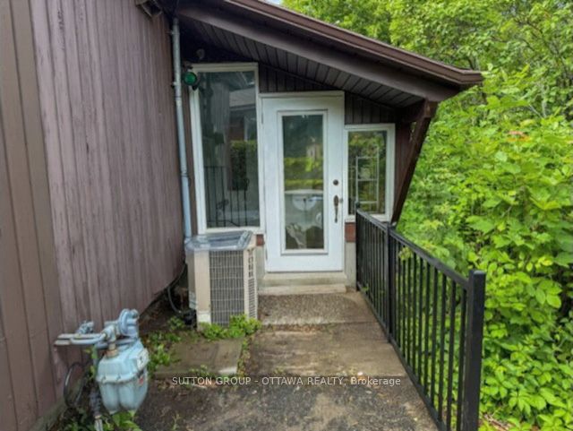 767 Claude Street, Overbrook - Castleheights and Area, ON K1K 2S1 photo 2