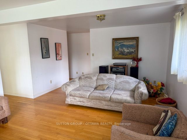 767 Claude Street, Overbrook - Castleheights and Area, ON K1K 2S1 photo 5
