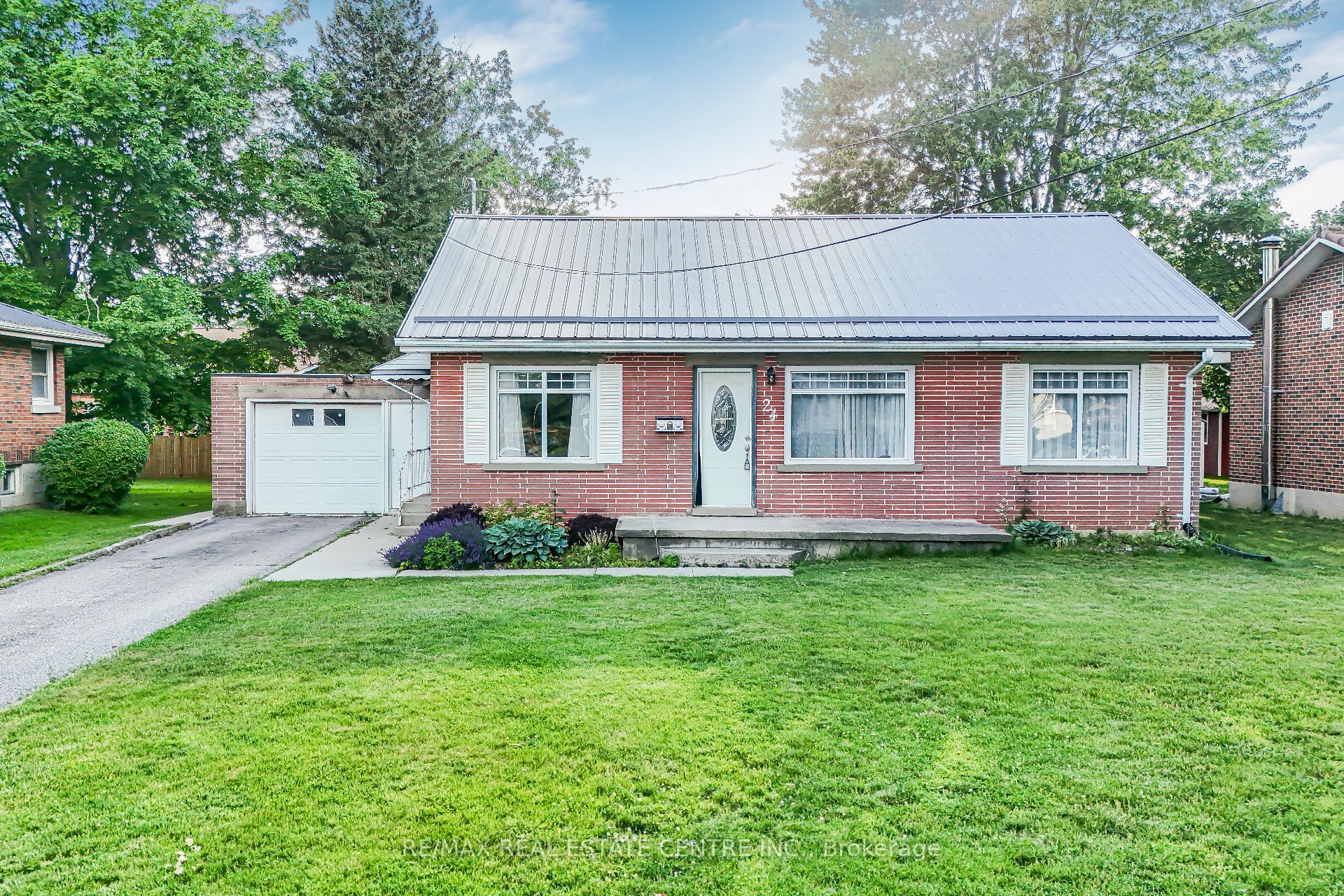 24 Park Street, Aylmer, ON N5H 2P3