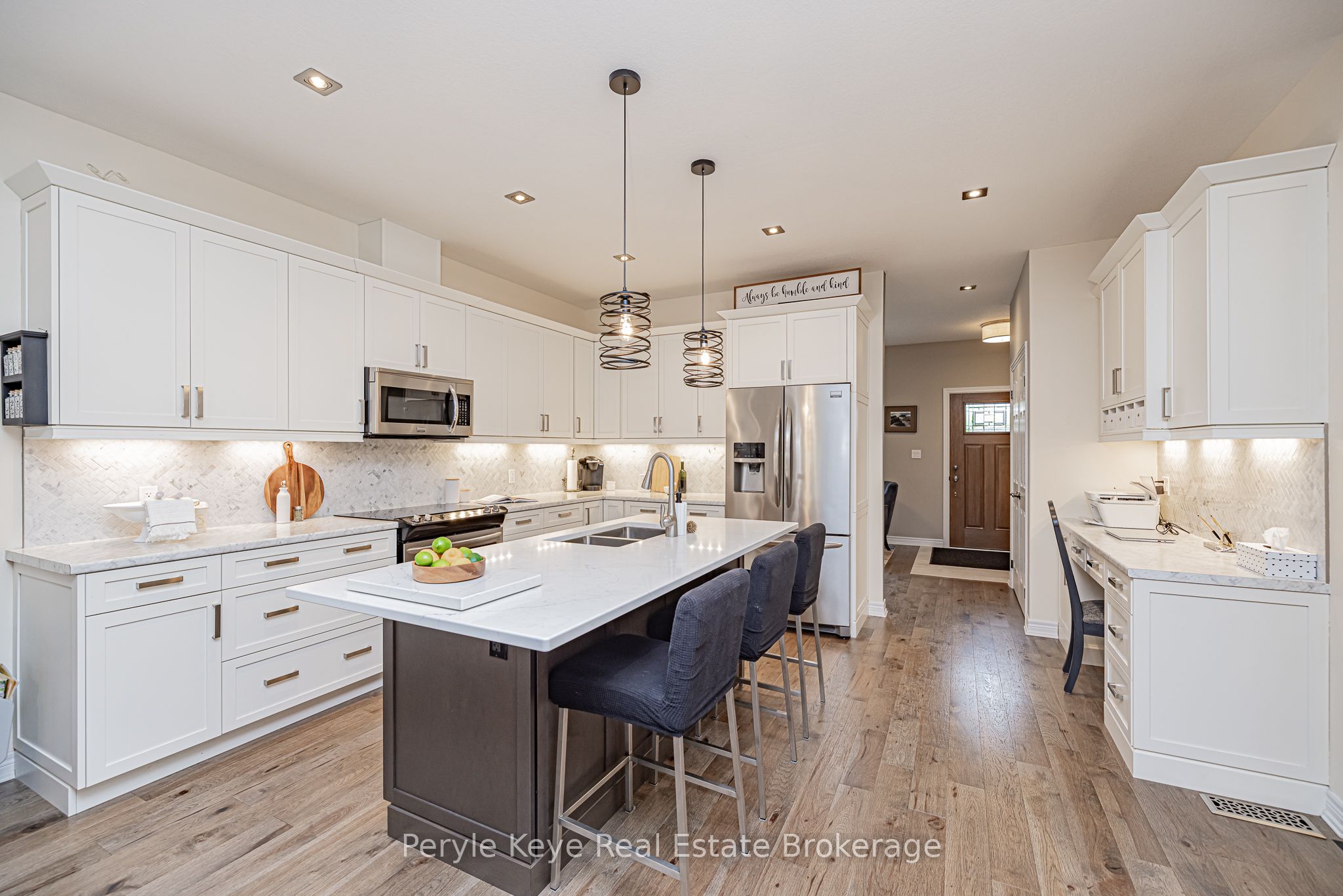 6 Serenity Place Crescent, Huntsville, ON P1H 0C4