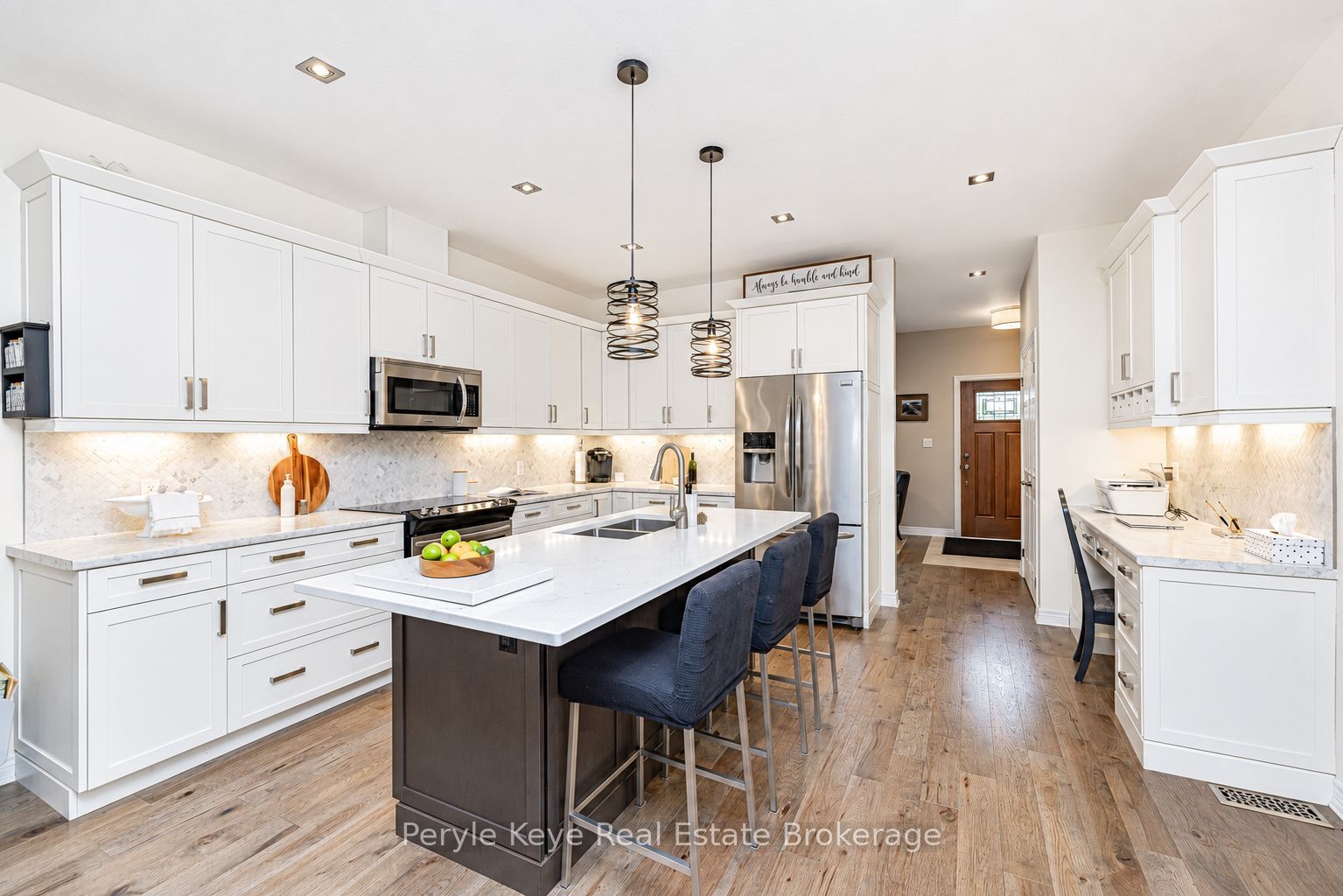 6 Serenity Place Crescent, Huntsville, ON P1H 0C4 photo 2
