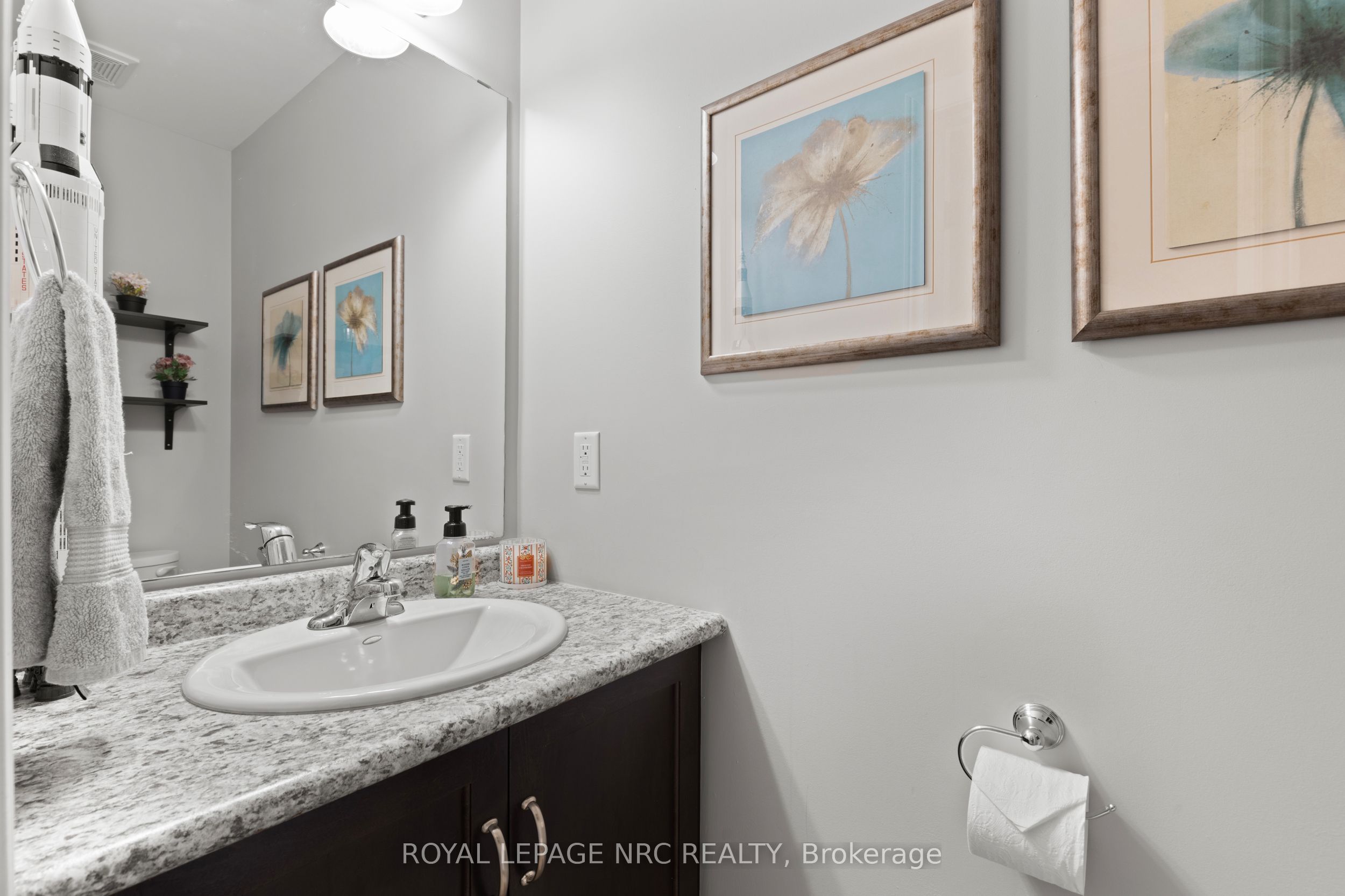 377 Glancaster Road 15, Hamilton, ON L9G 0G4 photo 3