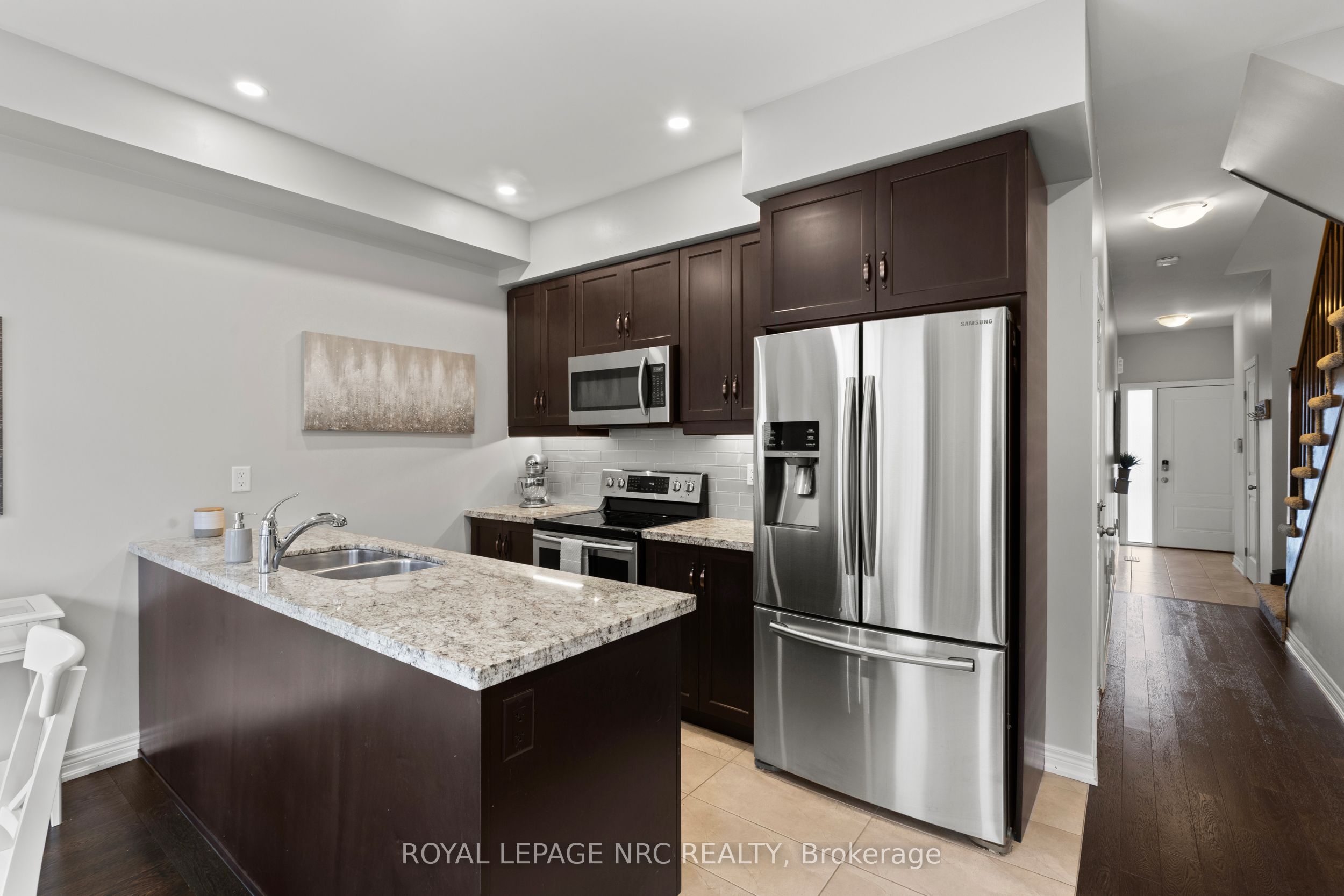 377 Glancaster Road 15, Hamilton, ON L9G 0G4 photo 5