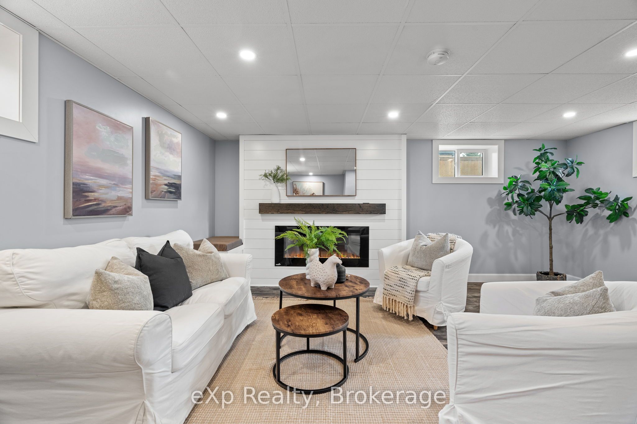 236 Sydenham Street, Strathroy-Caradoc, ON N7G 1V3 photo 2