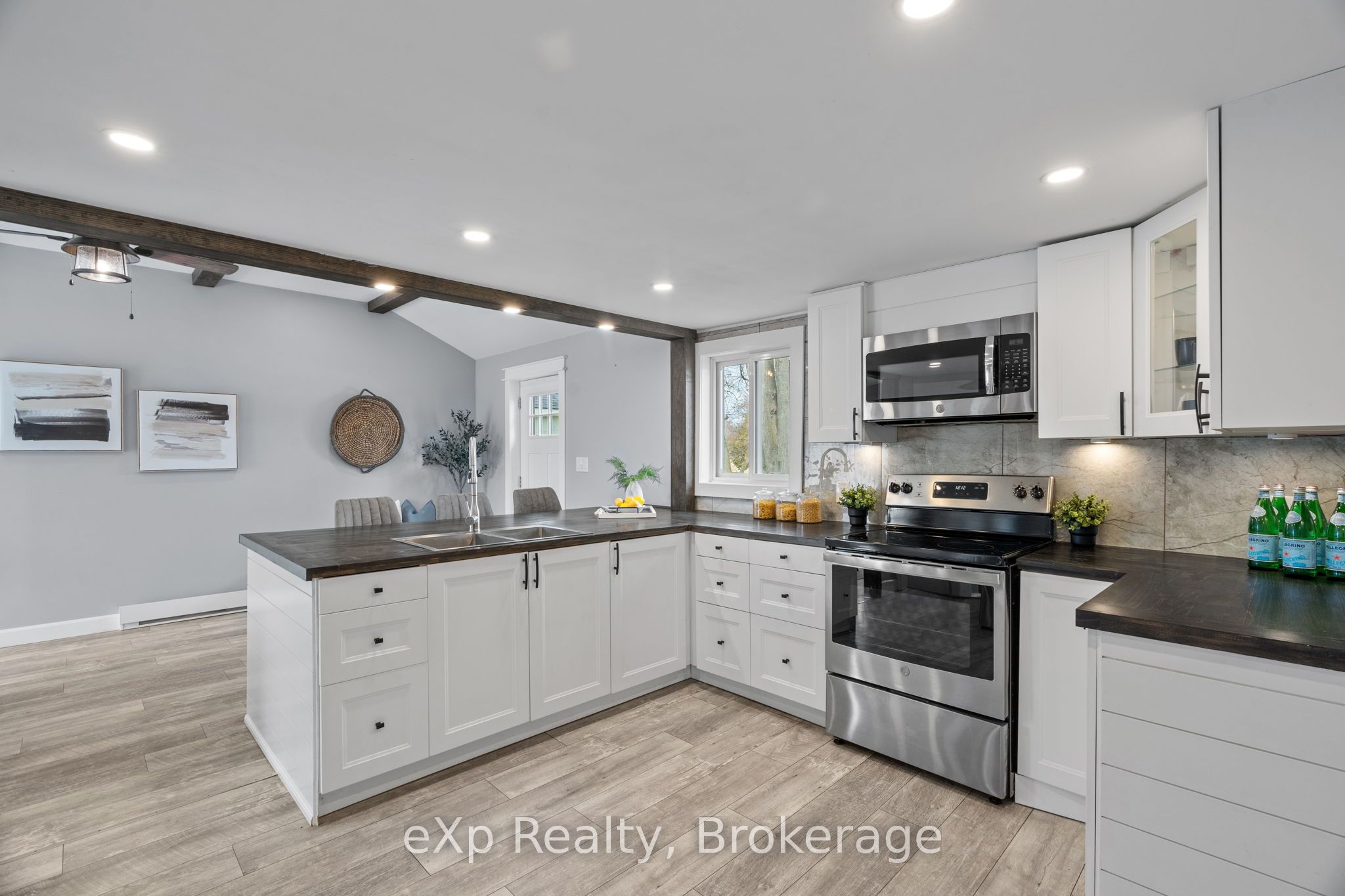 236 Sydenham Street, Strathroy-Caradoc, ON N7G 1V3 photo 3