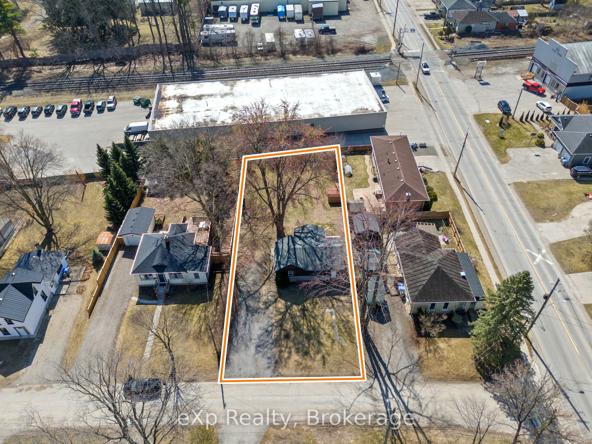 236 Sydenham Street, Strathroy-Caradoc, ON N7G 1V3 photo 3