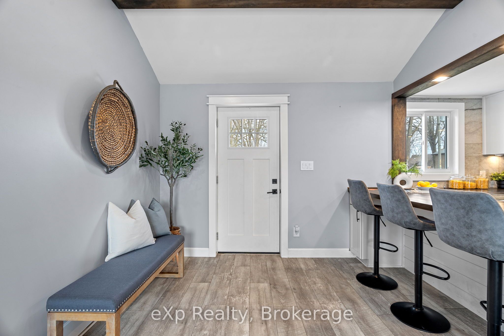 236 Sydenham Street, Strathroy-Caradoc, ON N7G 1V3 photo 4