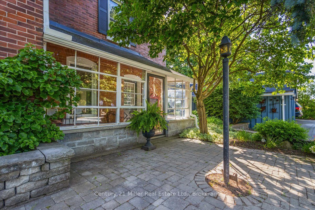 585 Dundas Street E, Hamilton, ON L8B 0G7 photo 2