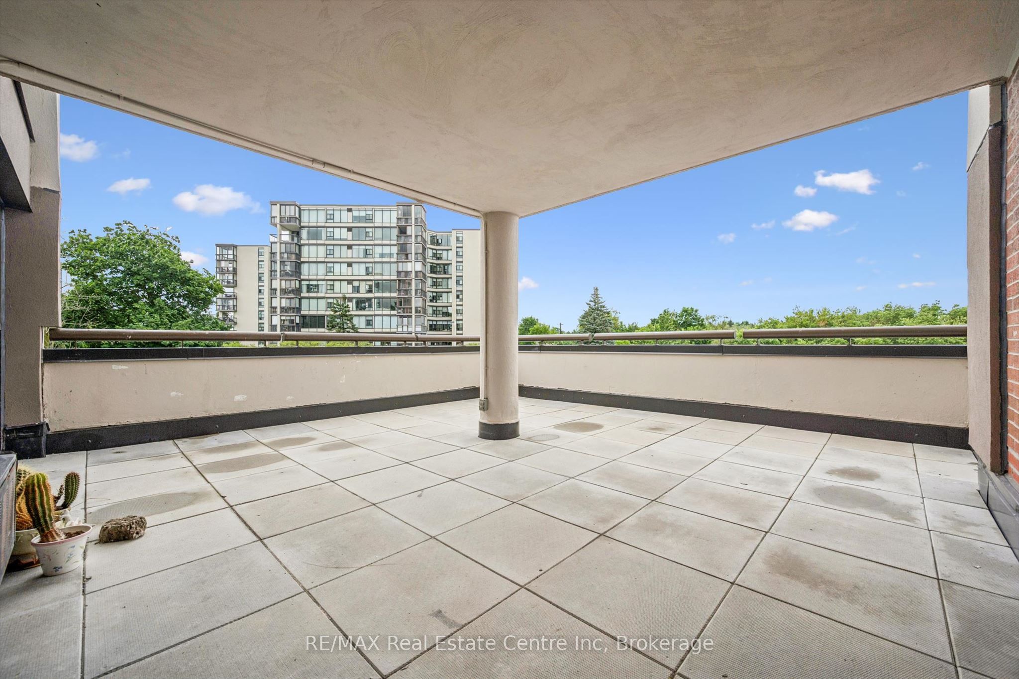 22 Marilyn Drive 201, Guelph, ON N1H 7T1 photo 2