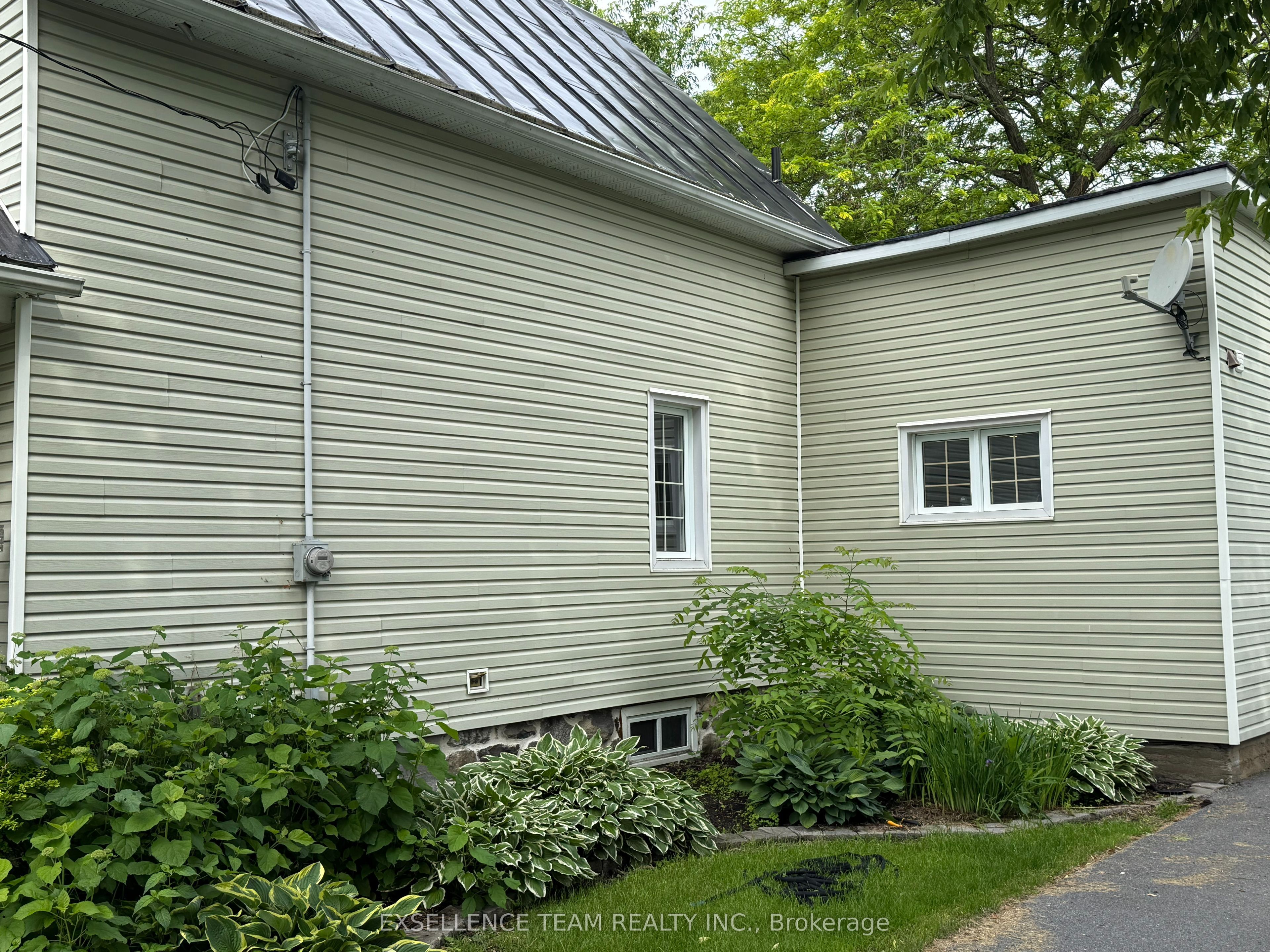 23 Mechanic Street E, North Glengarry, ON K0C 1T0 photo 2