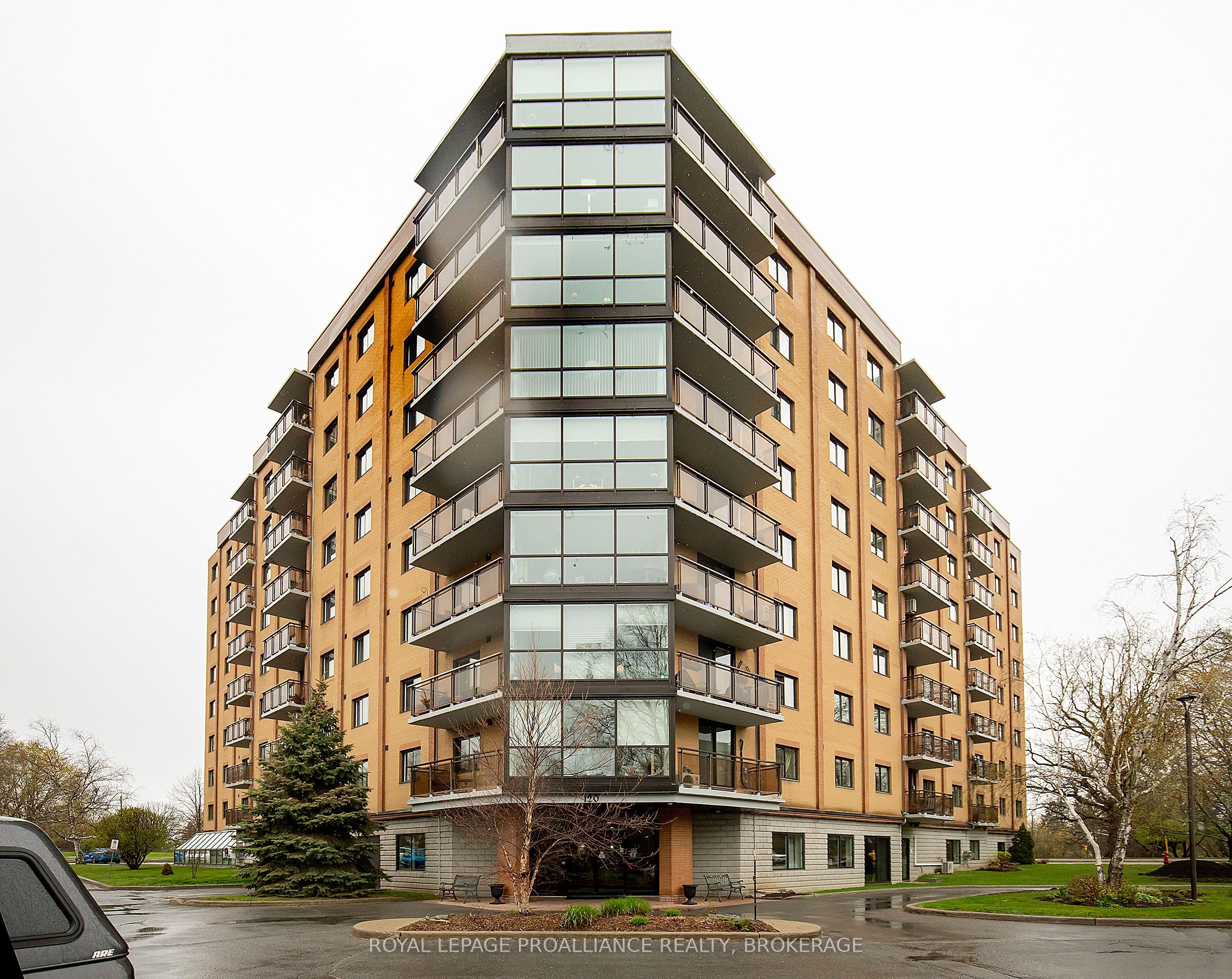 120 Barrett Court 305, Kingston, ON K7L 5H6