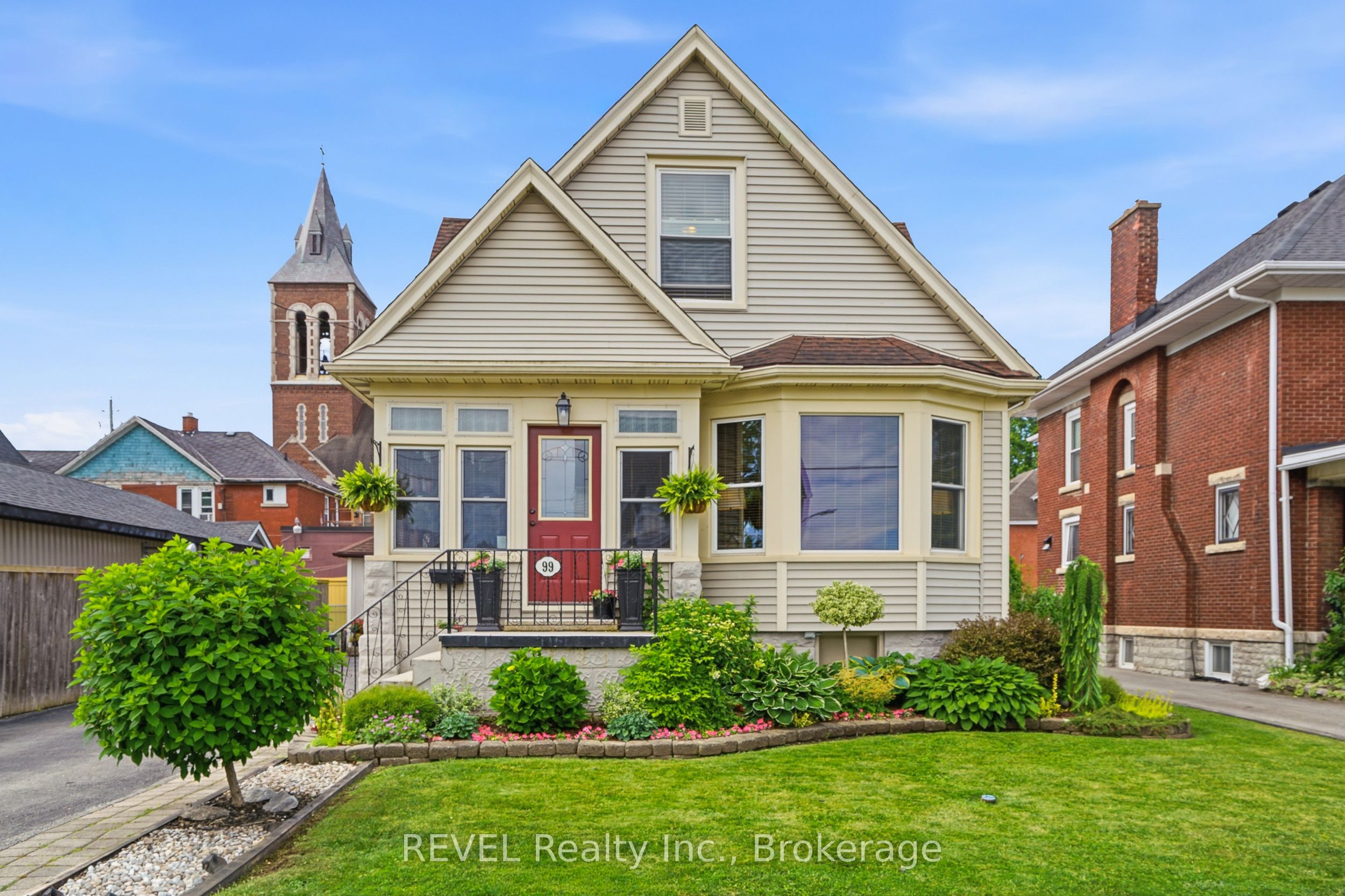 99 Young Street, Welland, ON L3B 4C5 photo 2