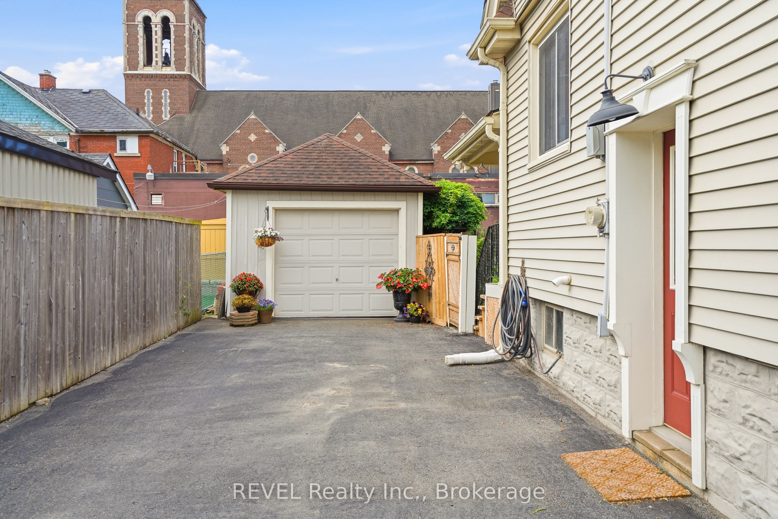 99 Young Street, Welland, ON L3B 4C5 photo 3