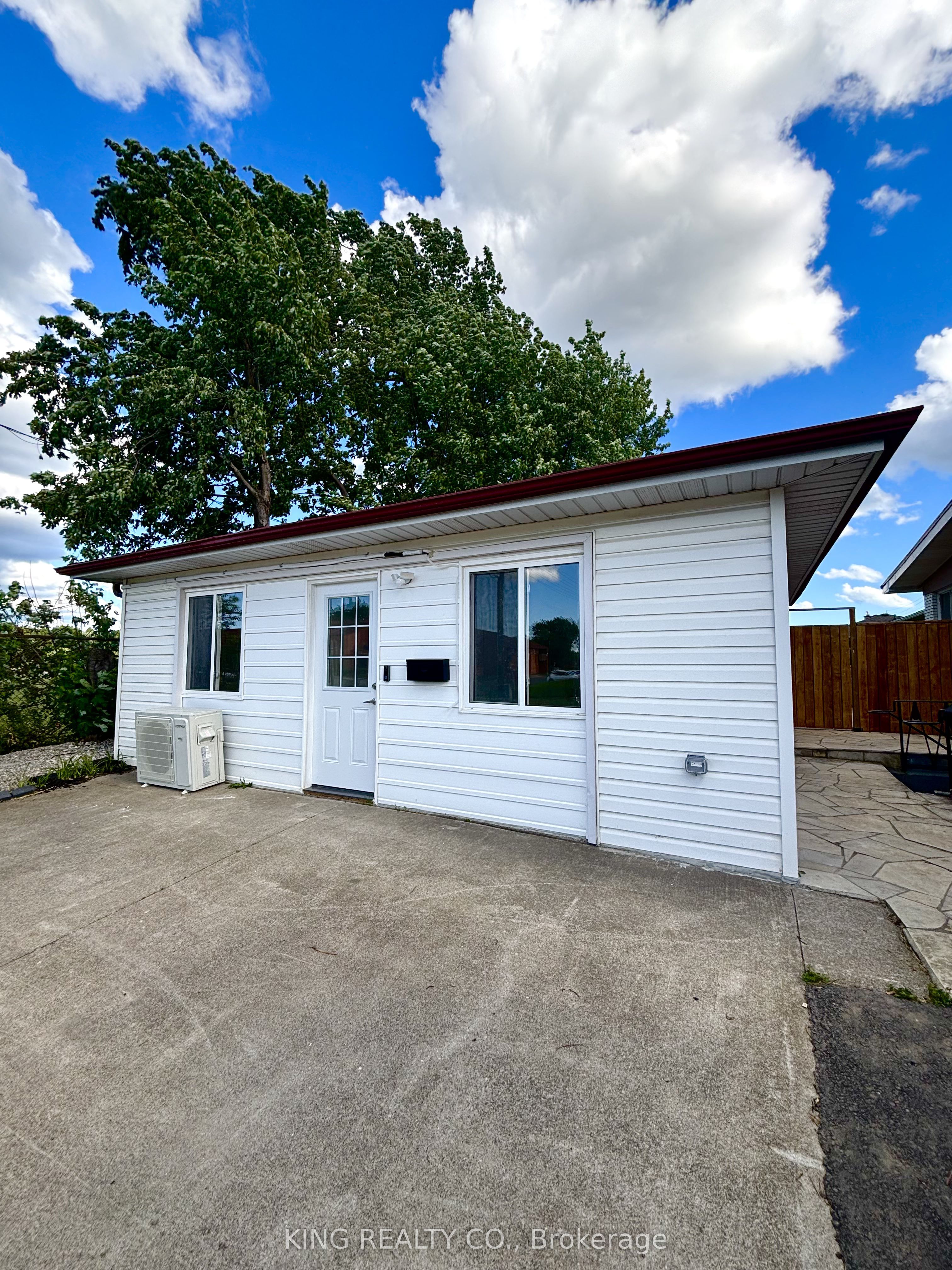 102 Wellington Street 3, Welland, ON L3B 1B3