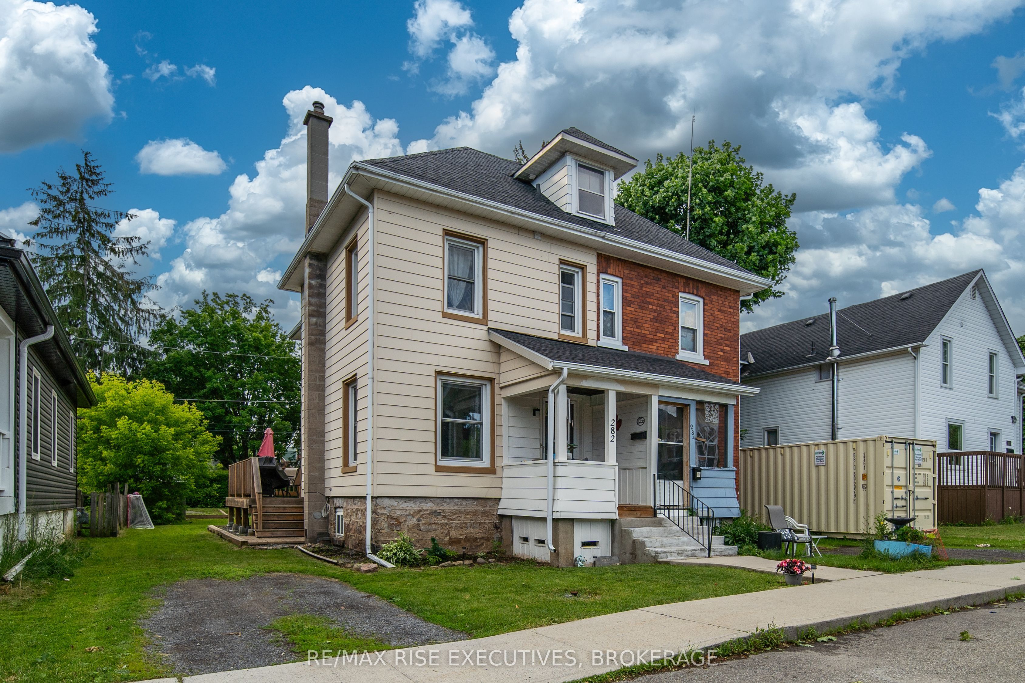 282 Sydenham Street, Gananoque, ON K7G 1C3 photo 2