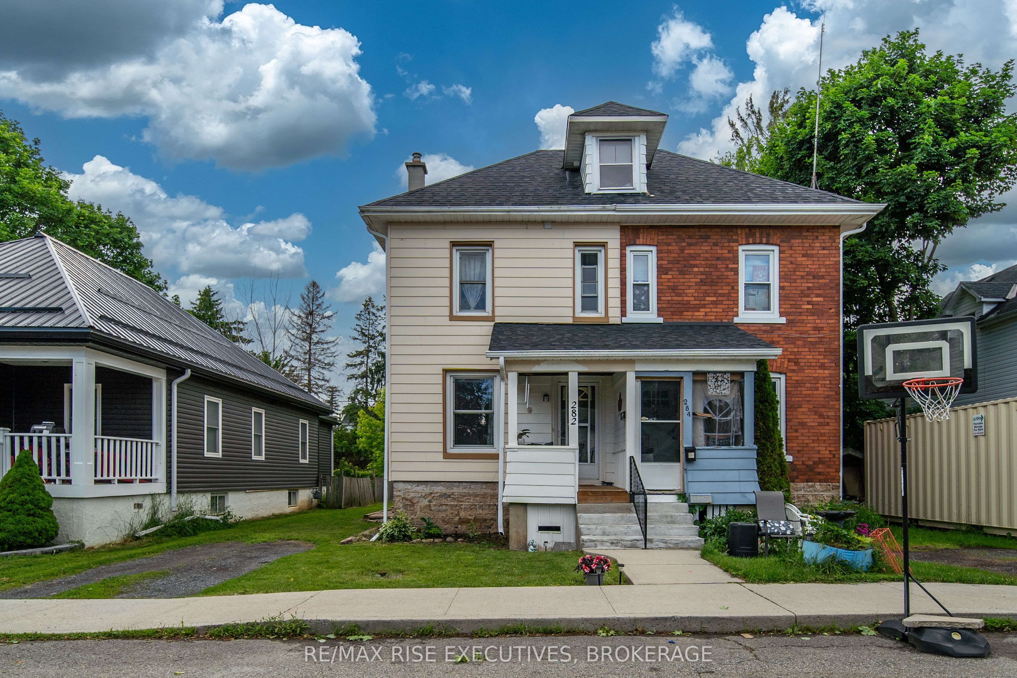 282 Sydenham Street, Gananoque, ON K7G 1C3 photo 3
