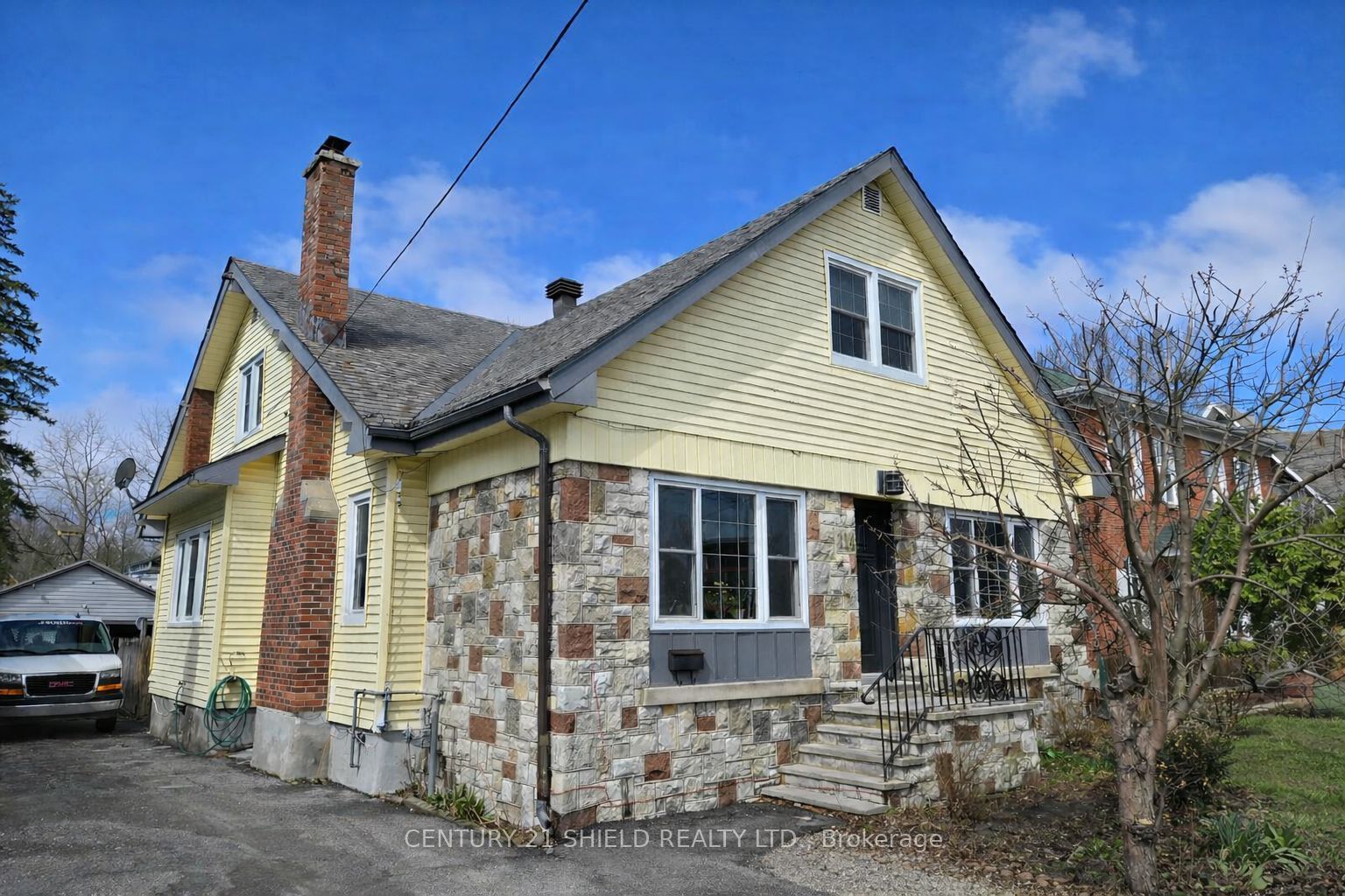 114 Gloucester Street N, Cornwall, ON K6H 3W4 photo 2