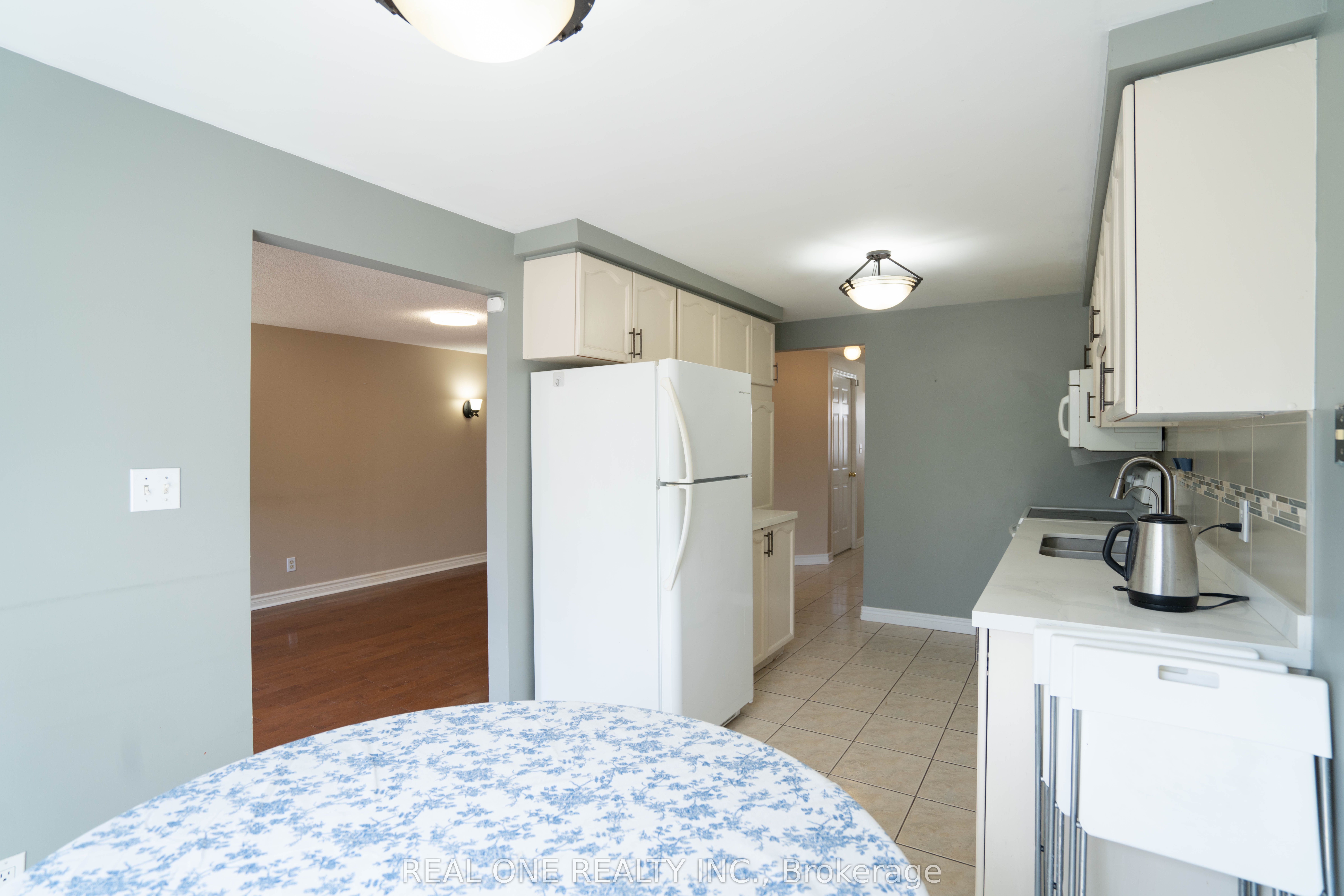 407 Downsview Place, Waterloo, ON N2K 3W6 photo 3
