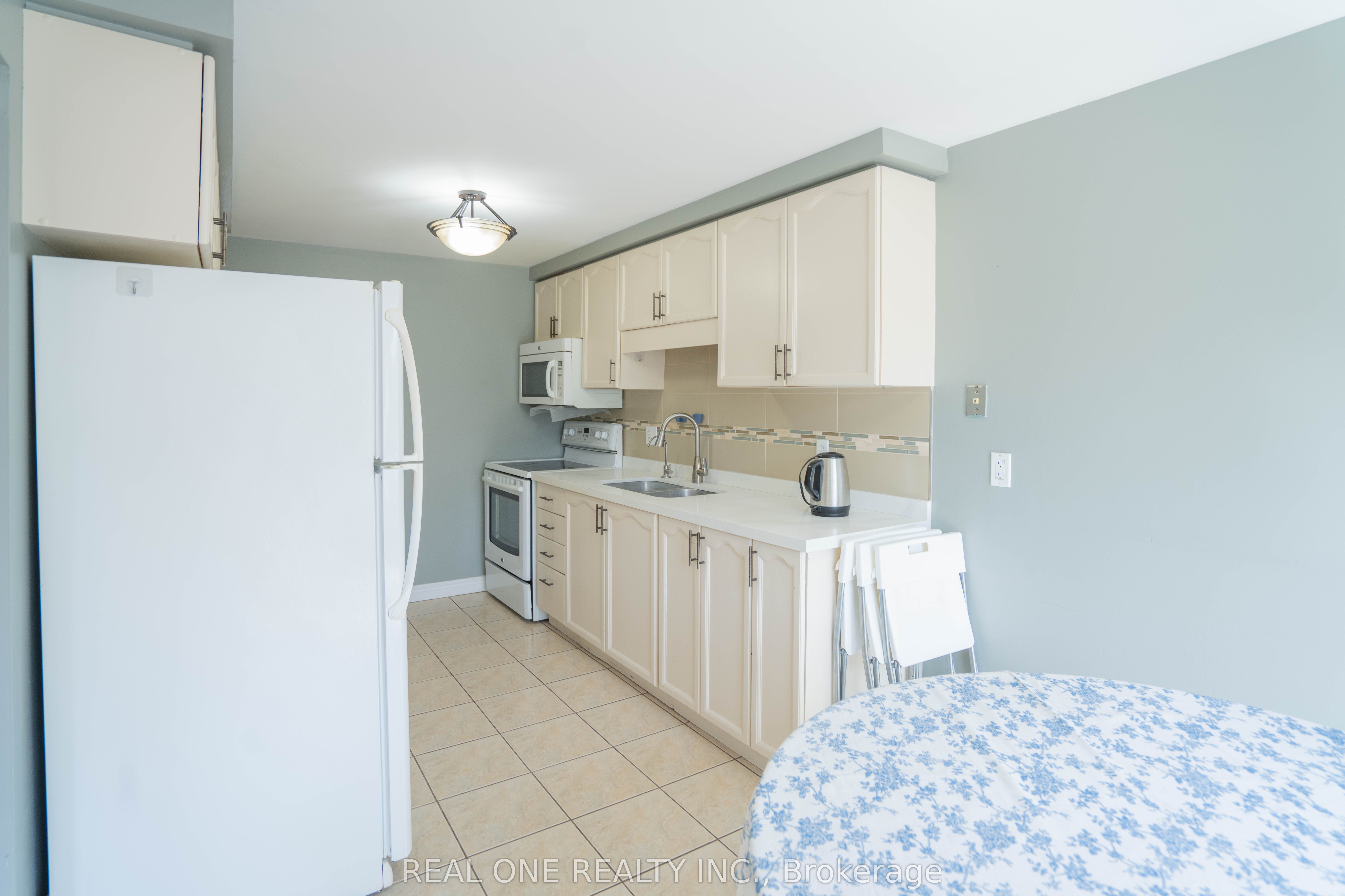407 Downsview Place, Waterloo, ON N2K 3W6 photo 4