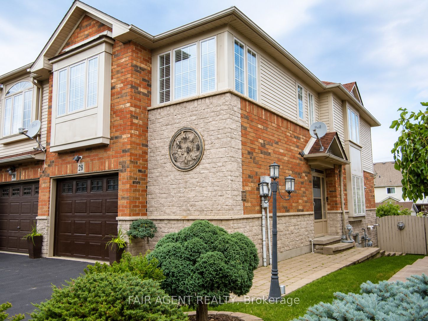 28 Elderberry Avenue, Grimsby, ON L3M 5R5 photo 2