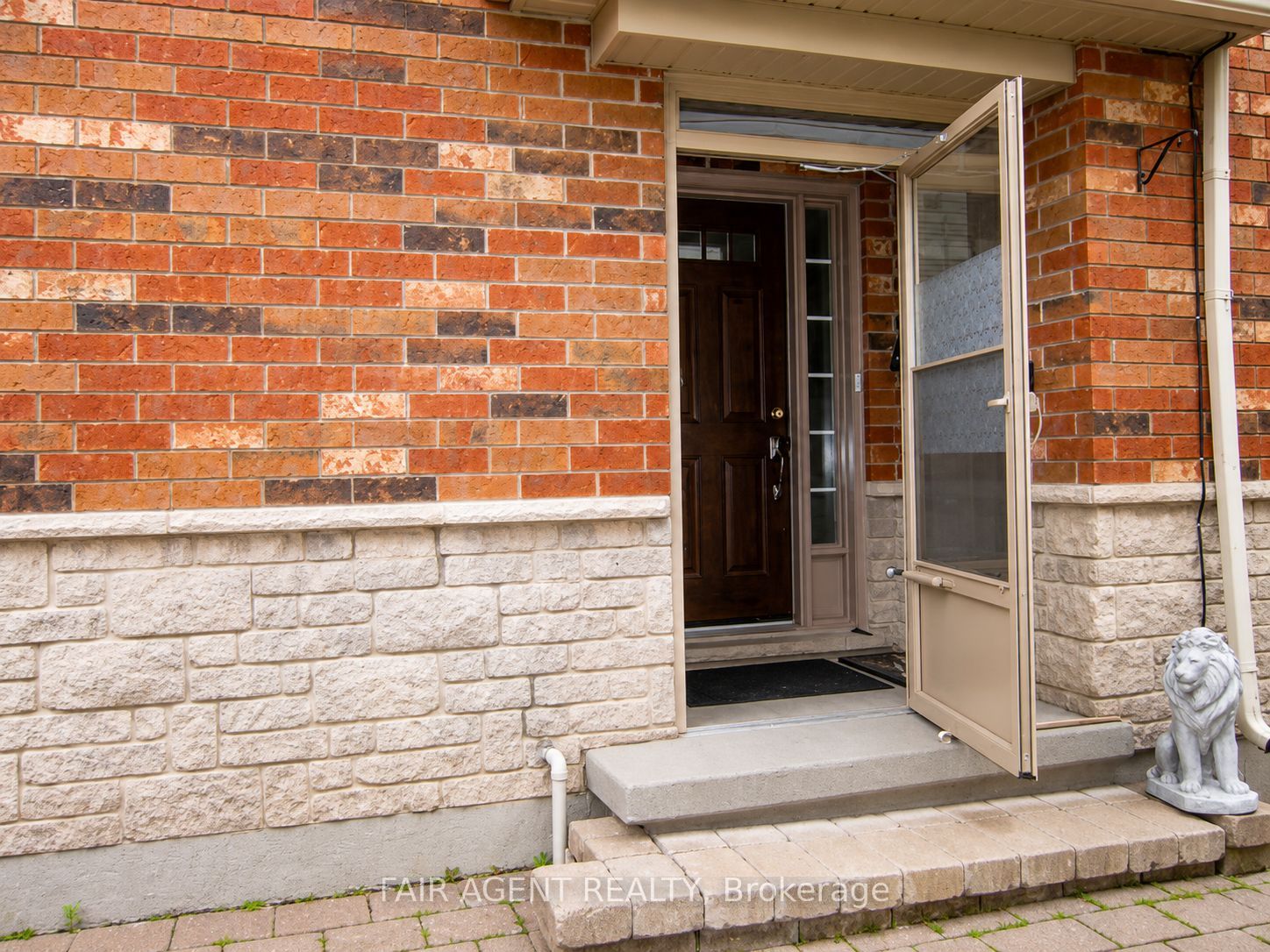 28 Elderberry Avenue, Grimsby, ON L3M 5R5 photo 3