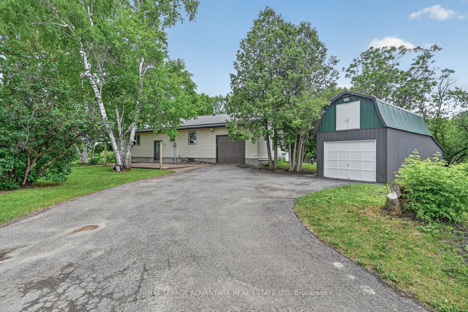 83 Broadview Avenue W, Rideau Lakes, ON K7A 4L3