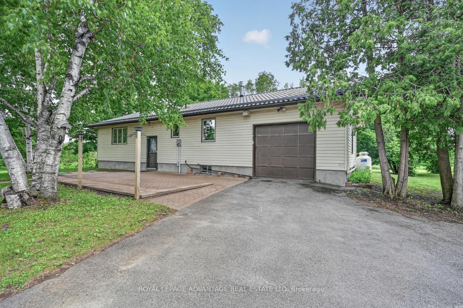 83 Broadview Avenue W, Rideau Lakes, ON K7A 4L3 photo 2
