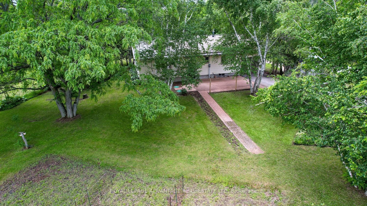 83 Broadview Avenue W, Rideau Lakes, ON K7A 4L3 photo 4