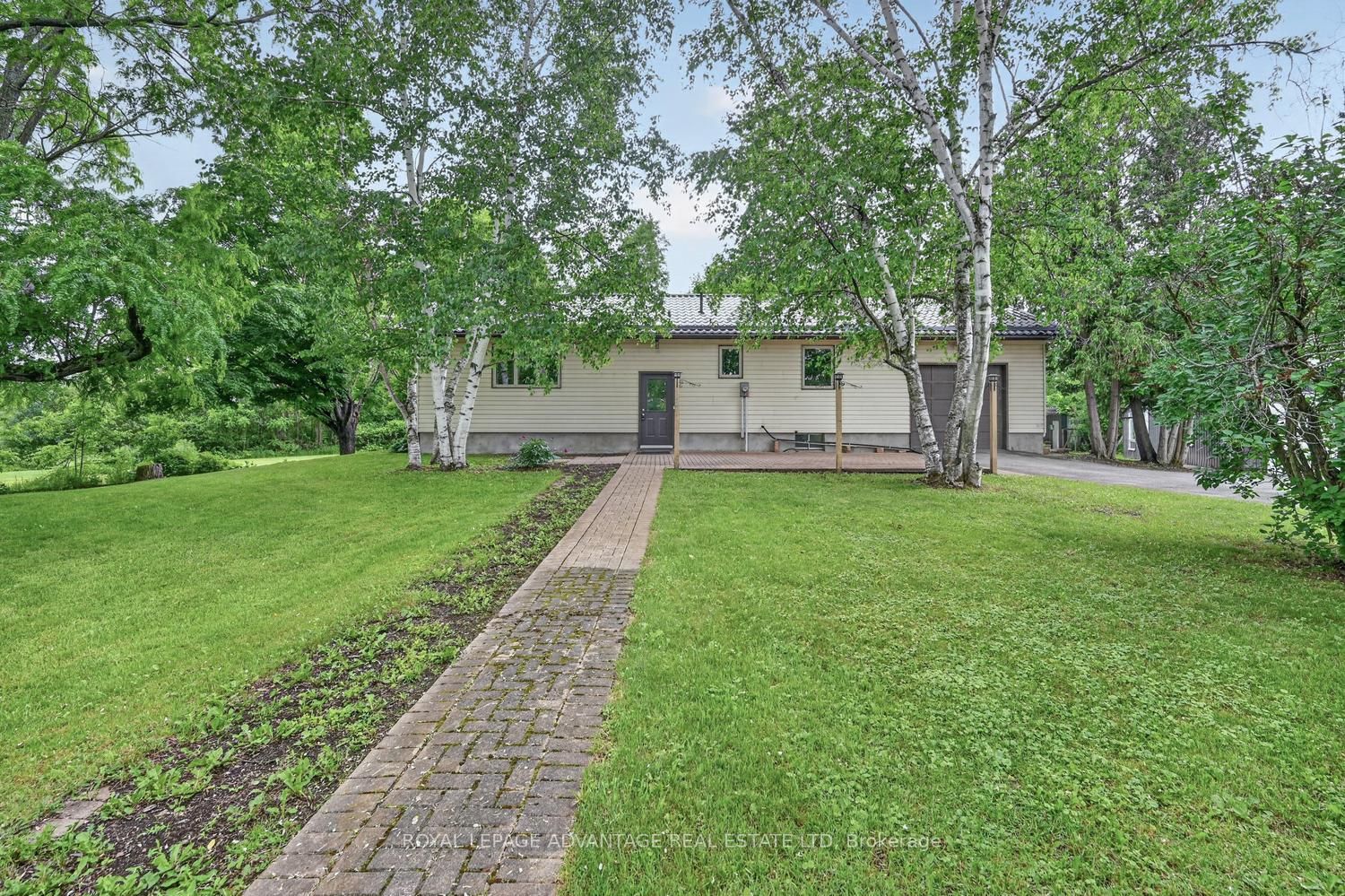 83 Broadview Avenue W, Rideau Lakes, ON K7A 4L3 photo 5