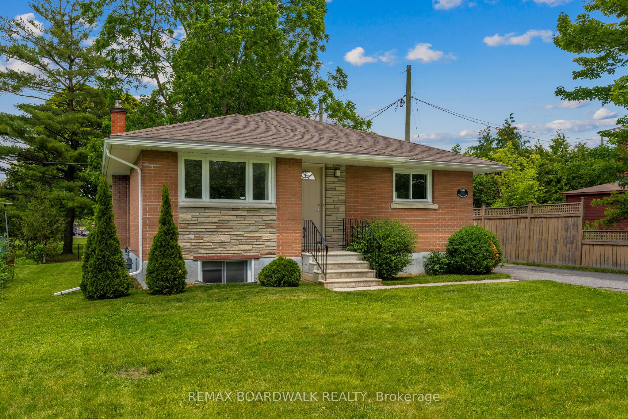 1311 Adirondack Drive, Parkway Park - Queensway Terrace S and Area, ON K2C 2V7 photo 2