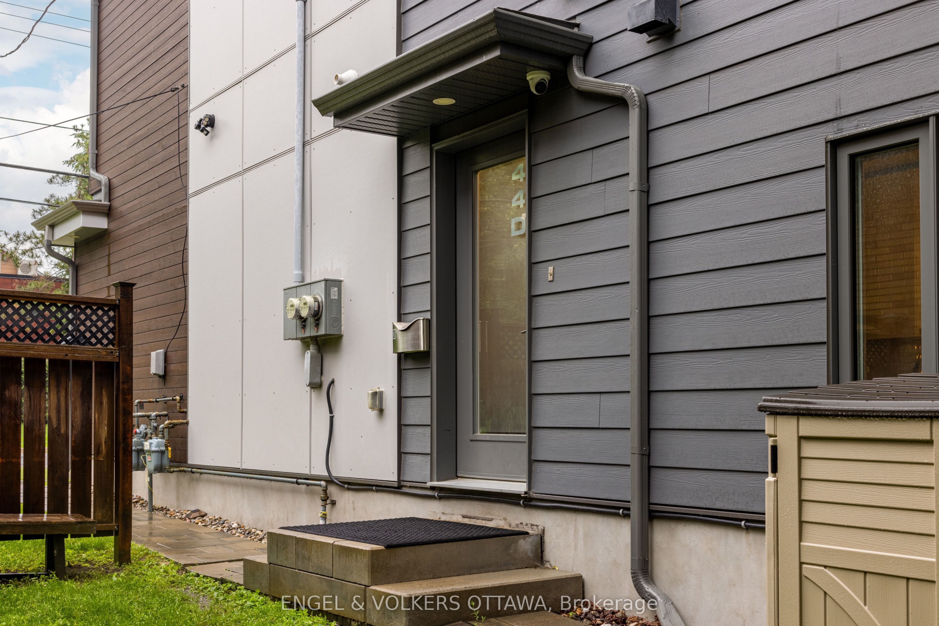 44 Byron Avenue D, Tunneys Pasture and Ottawa West, ON K1Y 3J1 photo 4