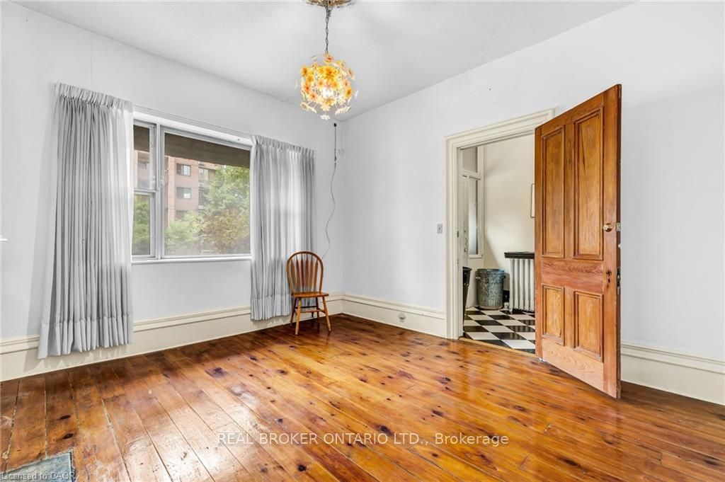 30 Victoria Avenue N, Hamilton, ON L8L 5E1 photo 3