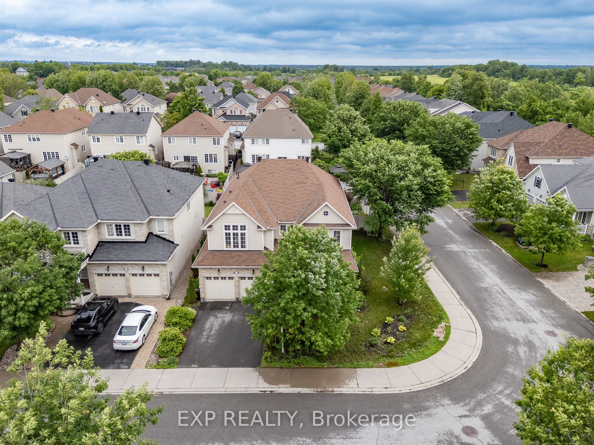 167 Chenoa Way, Barrhaven, ON K2J 0W8