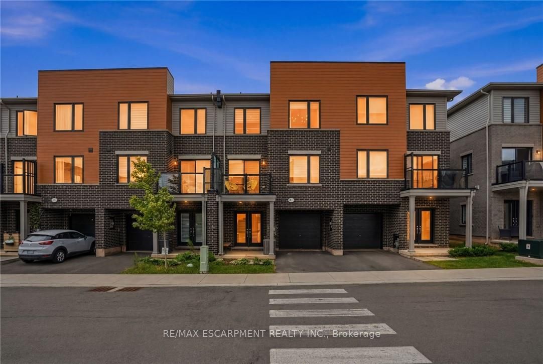 104 Dryden Lane, Hamilton, ON L8H 0B6