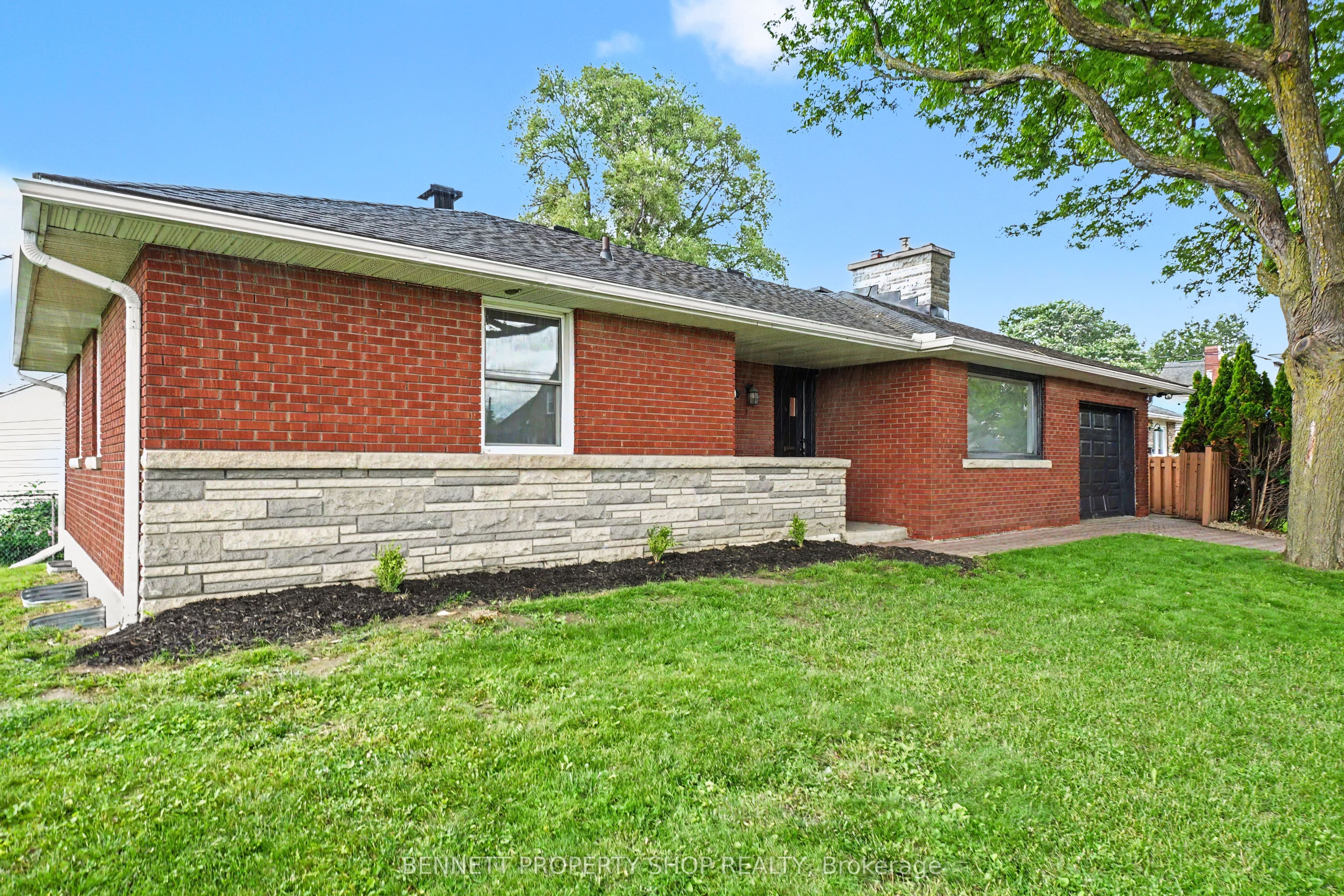 1305 Avenue N Avenue, Alta Vista and Area, ON K1G 0A7
