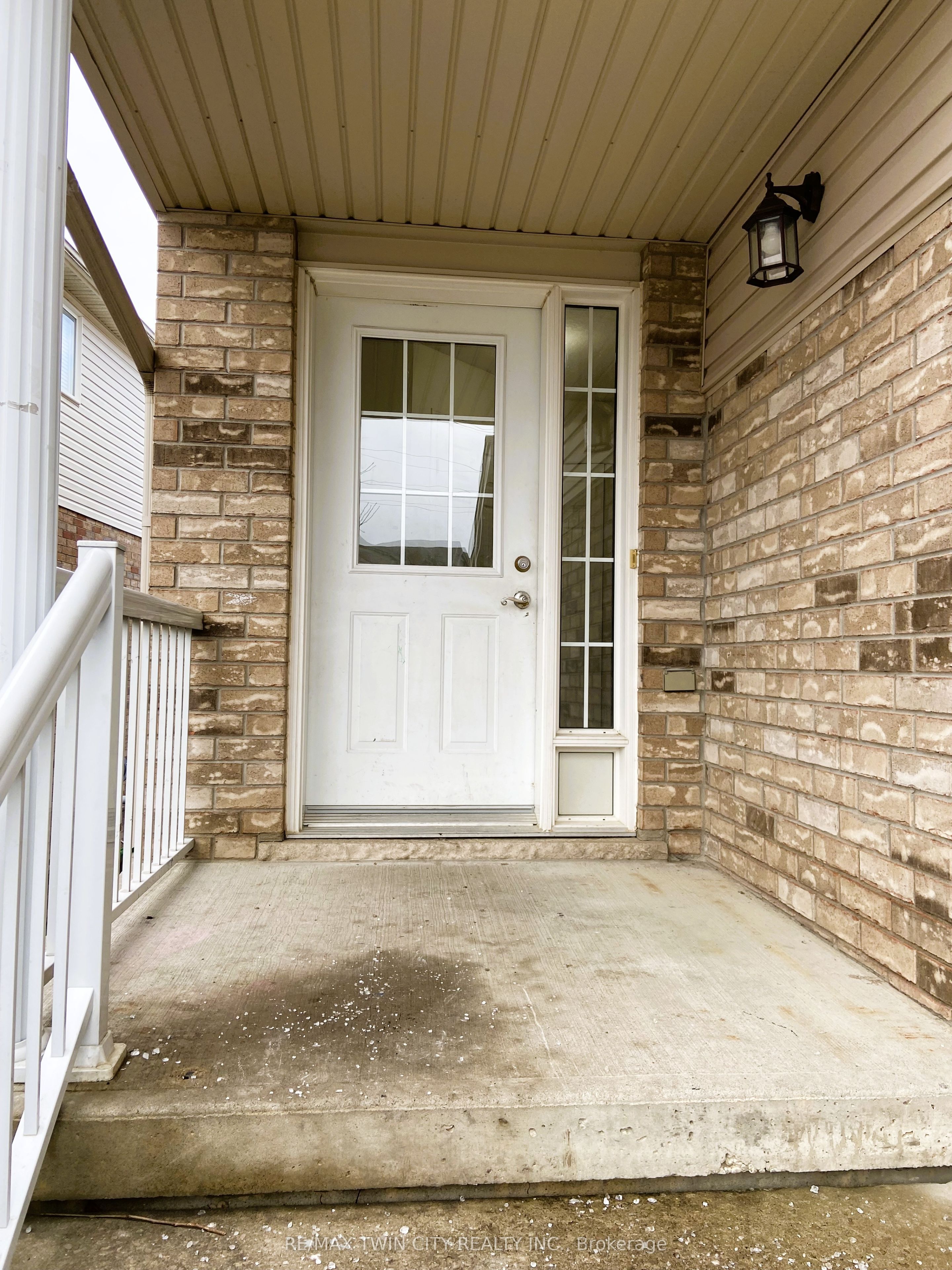 490 Activa Avenue UPPER, Kitchener, ON N2E 4C1 photo 2