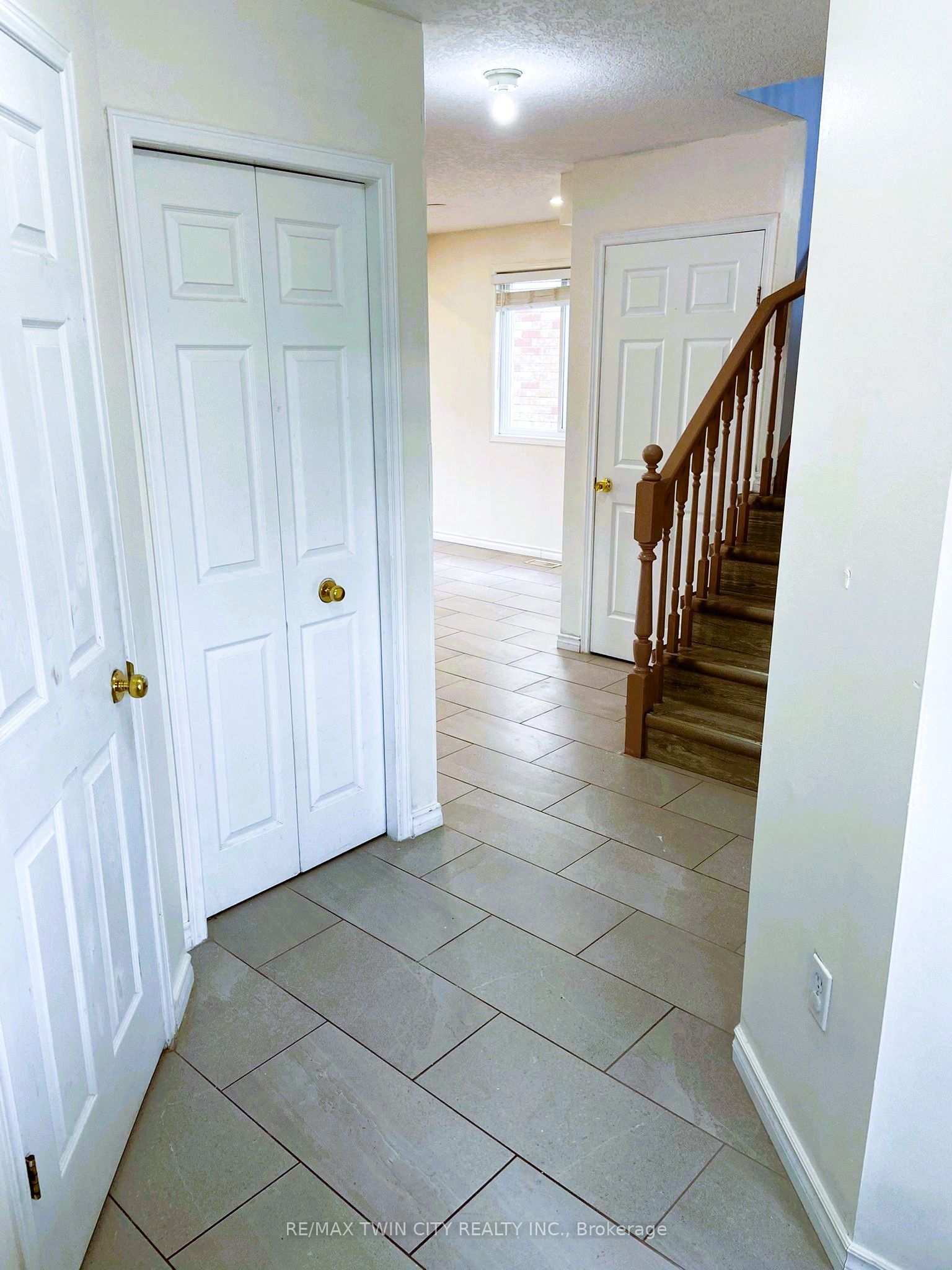 490 Activa Avenue UPPER, Kitchener, ON N2E 4C1 photo 3
