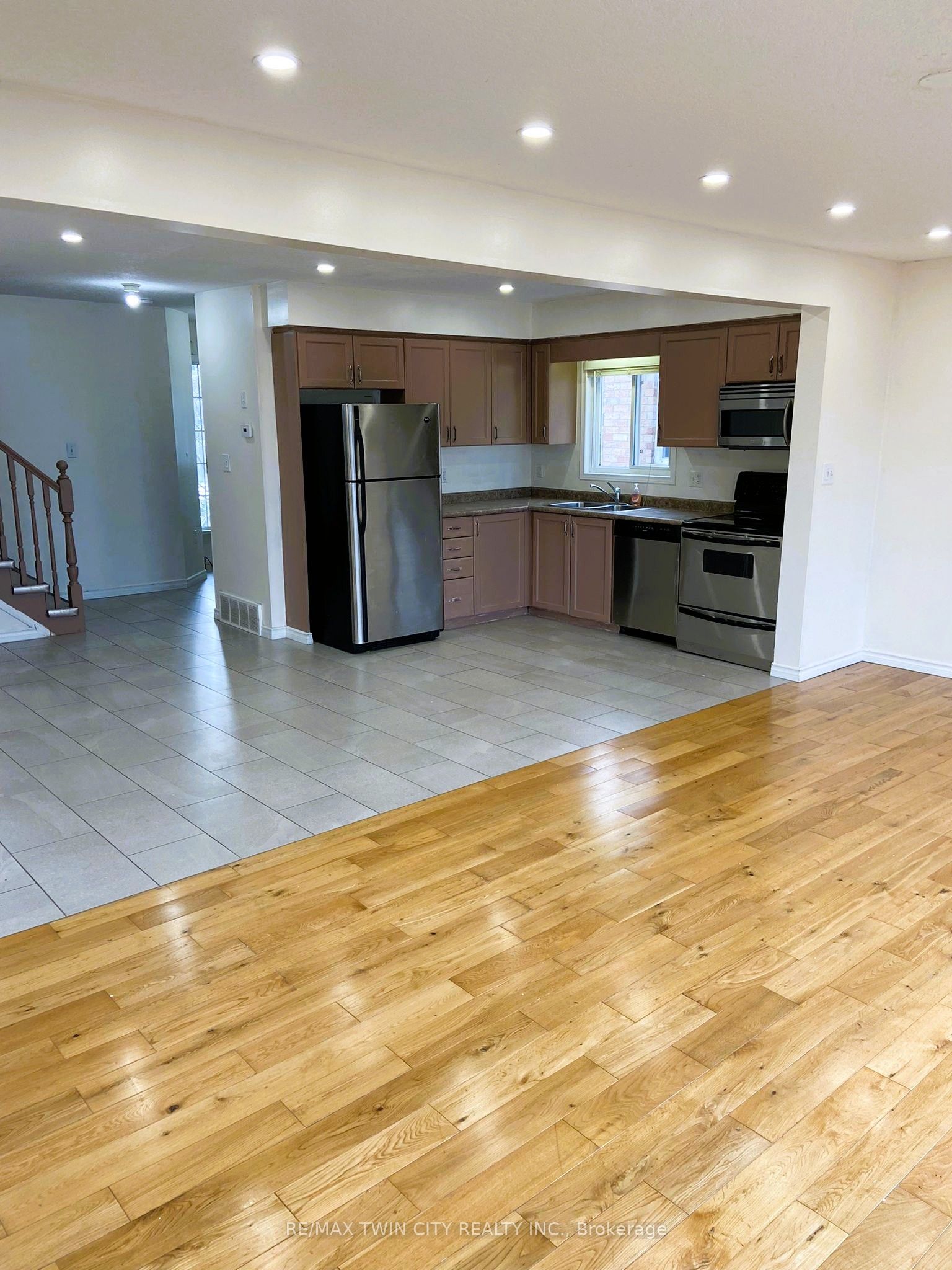 490 Activa Avenue UPPER, Kitchener, ON N2E 4C1 photo 5