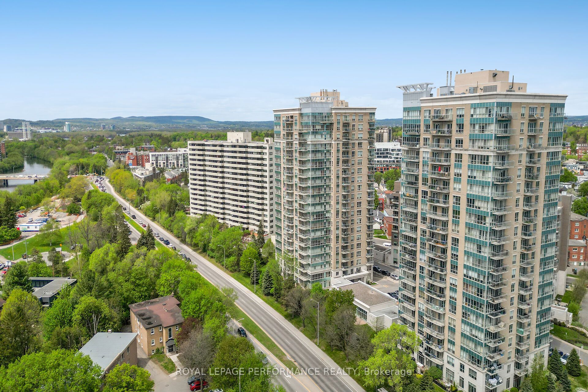 90 Landry Street 907, Vanier and Kingsview Park, ON K1L 0A9
