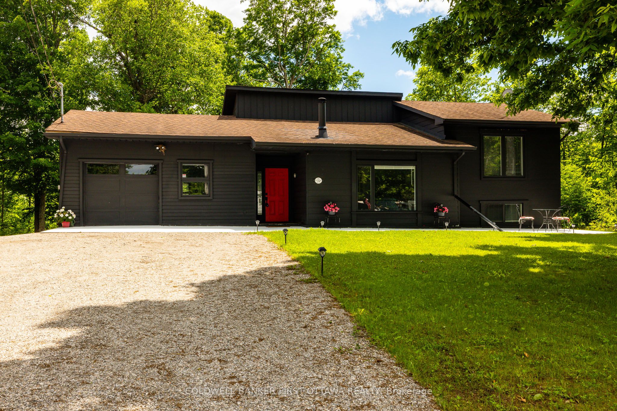 6779 Roger Stevens Drive, Montague, ON K7A 4S6