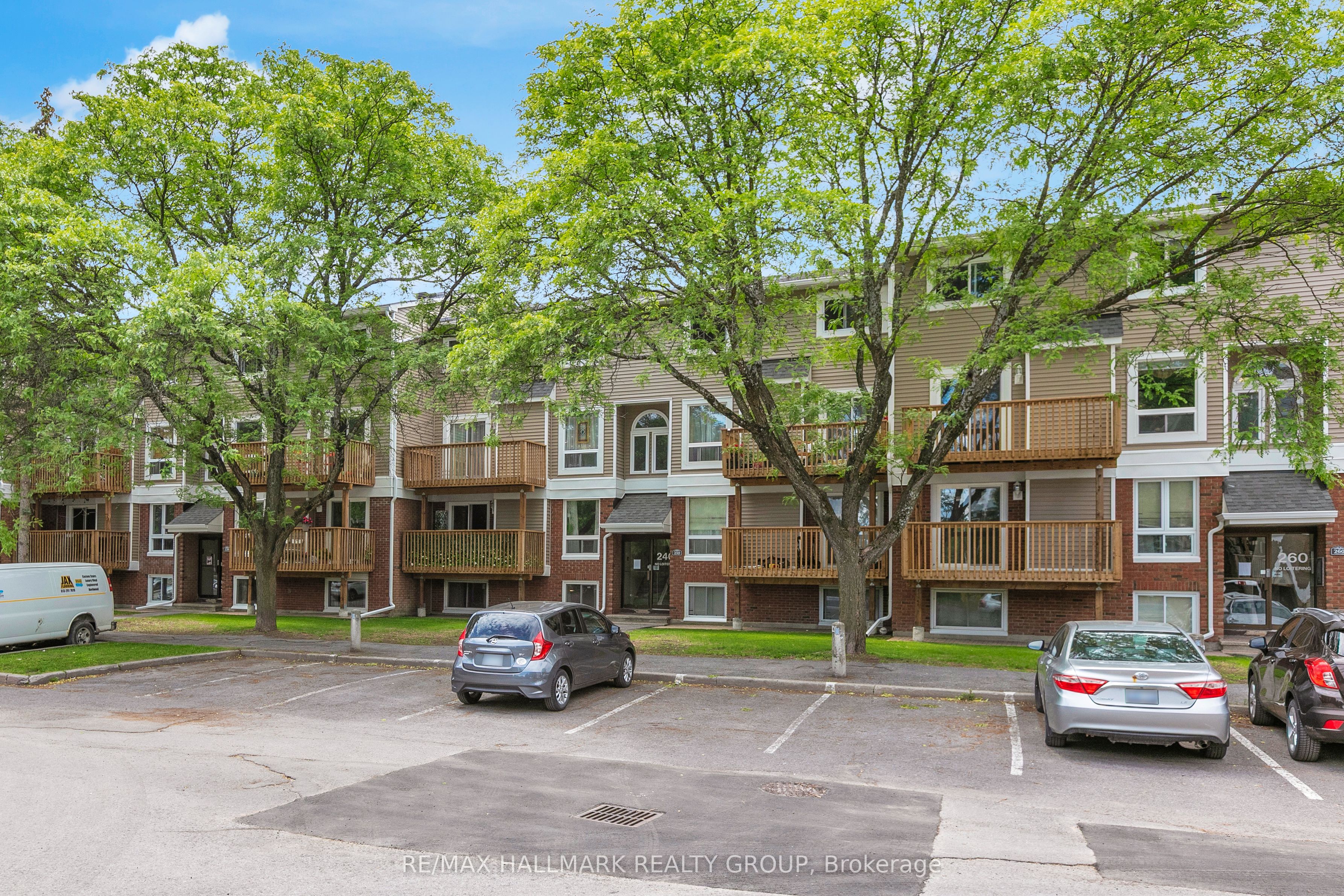 240 Fenerty Court 1, Kanata, ON K2L 3A7