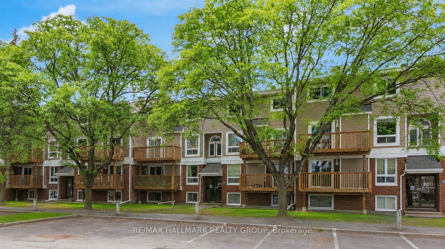 240 Fenerty Court 1, Kanata, ON K2L 3A7 photo 2