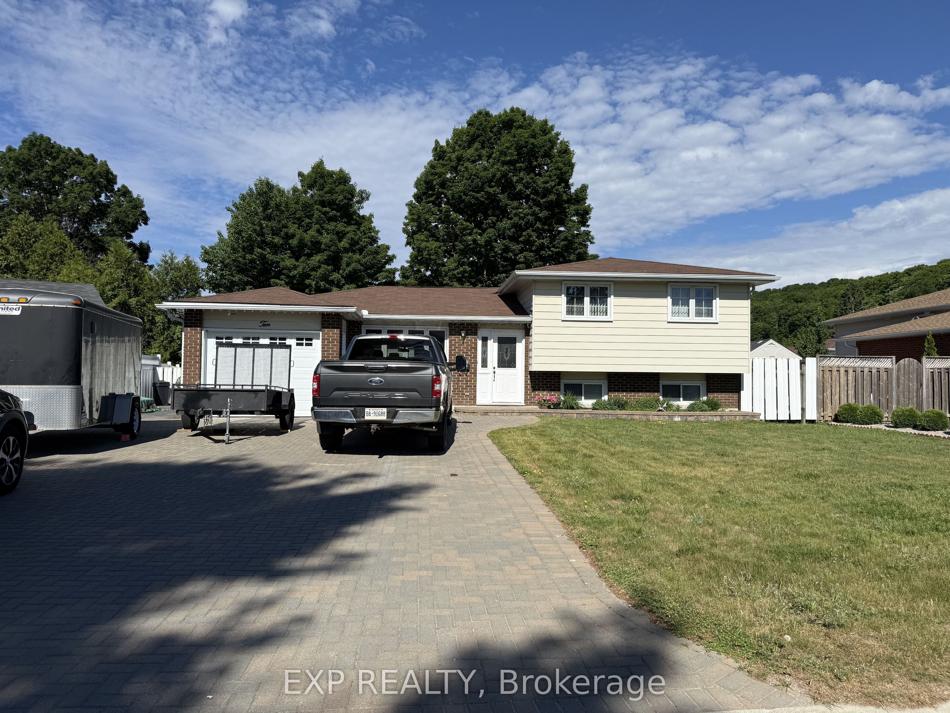 10 Kathryn Crescent, North Bay, ON P1B 8P4