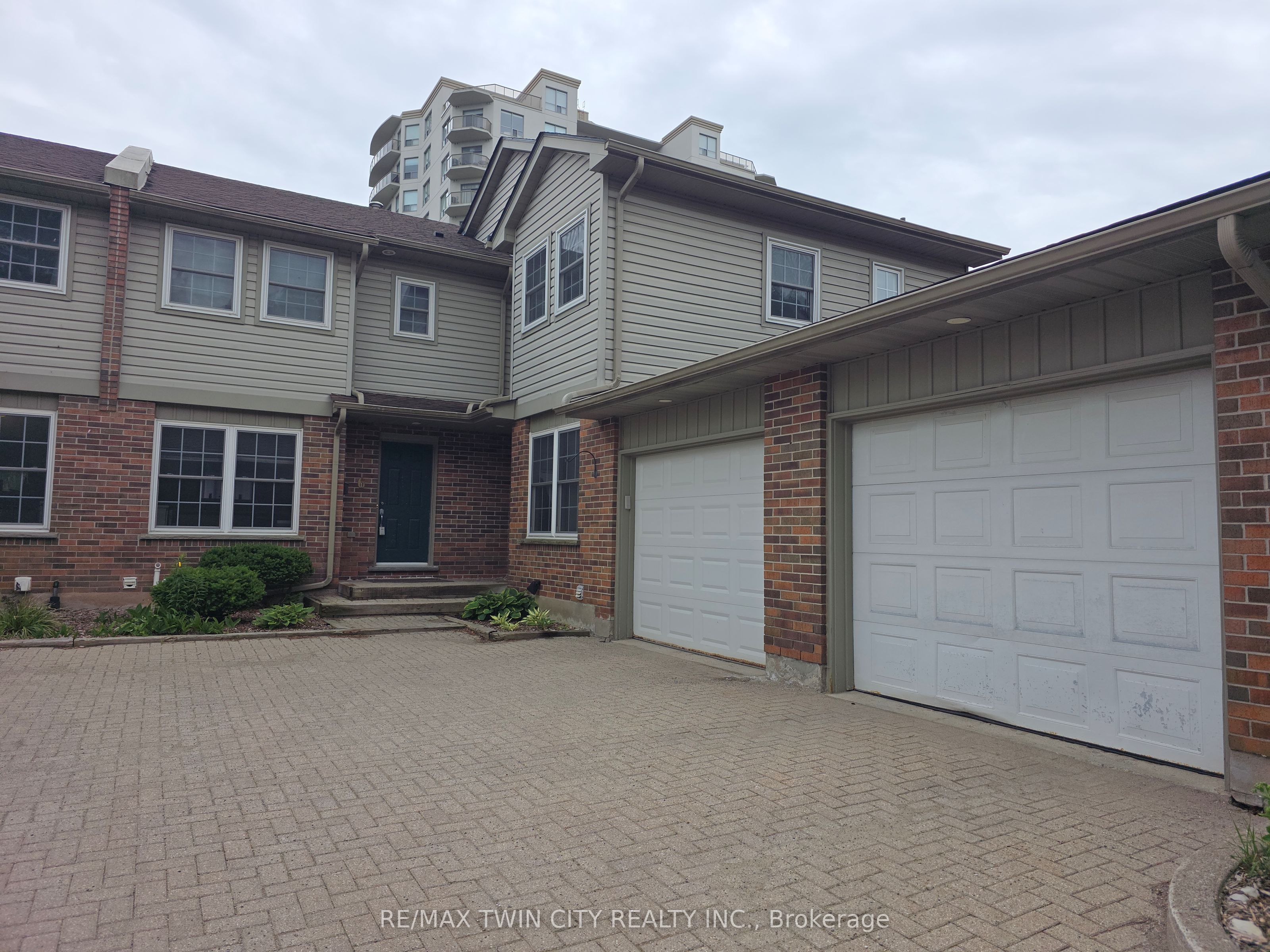 250 Keats Way 6, Waterloo, ON N2L 6J5